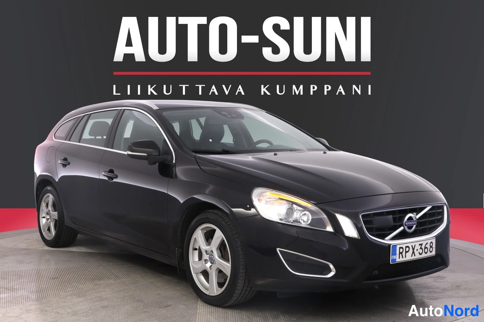 Harmaa Volvo V60 2013, etuviisto, keula oikealle, kuva 3