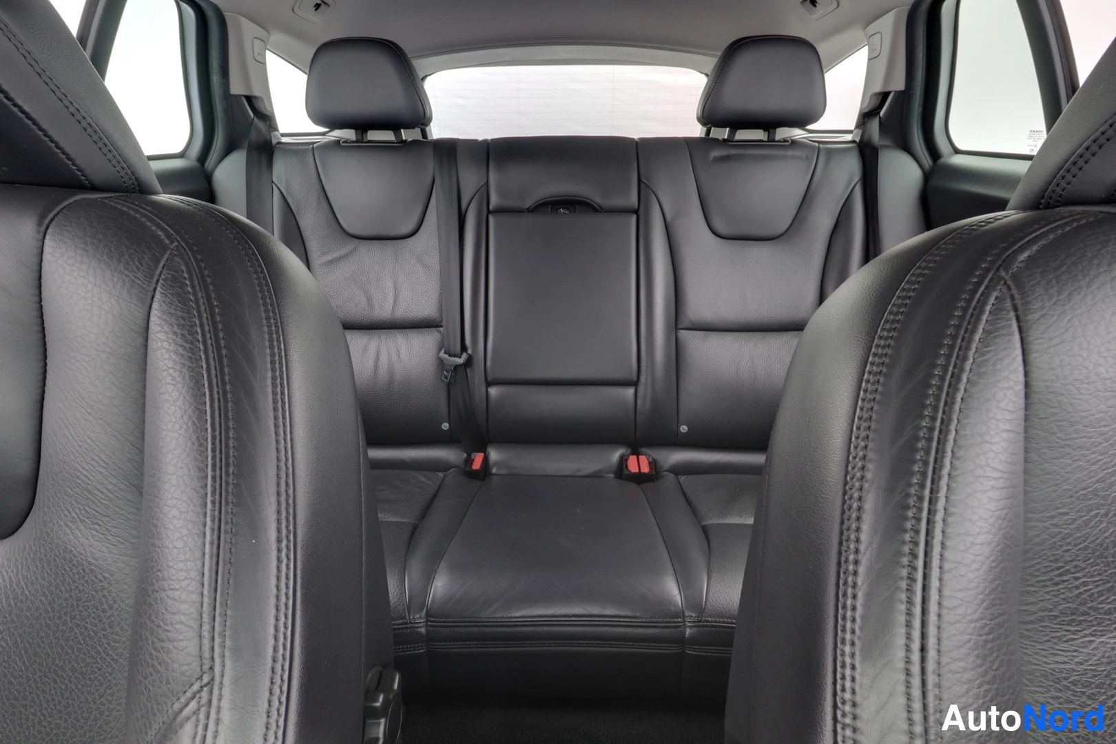 Harmaa Volvo V60 2013, takaistuimet, kuva 16