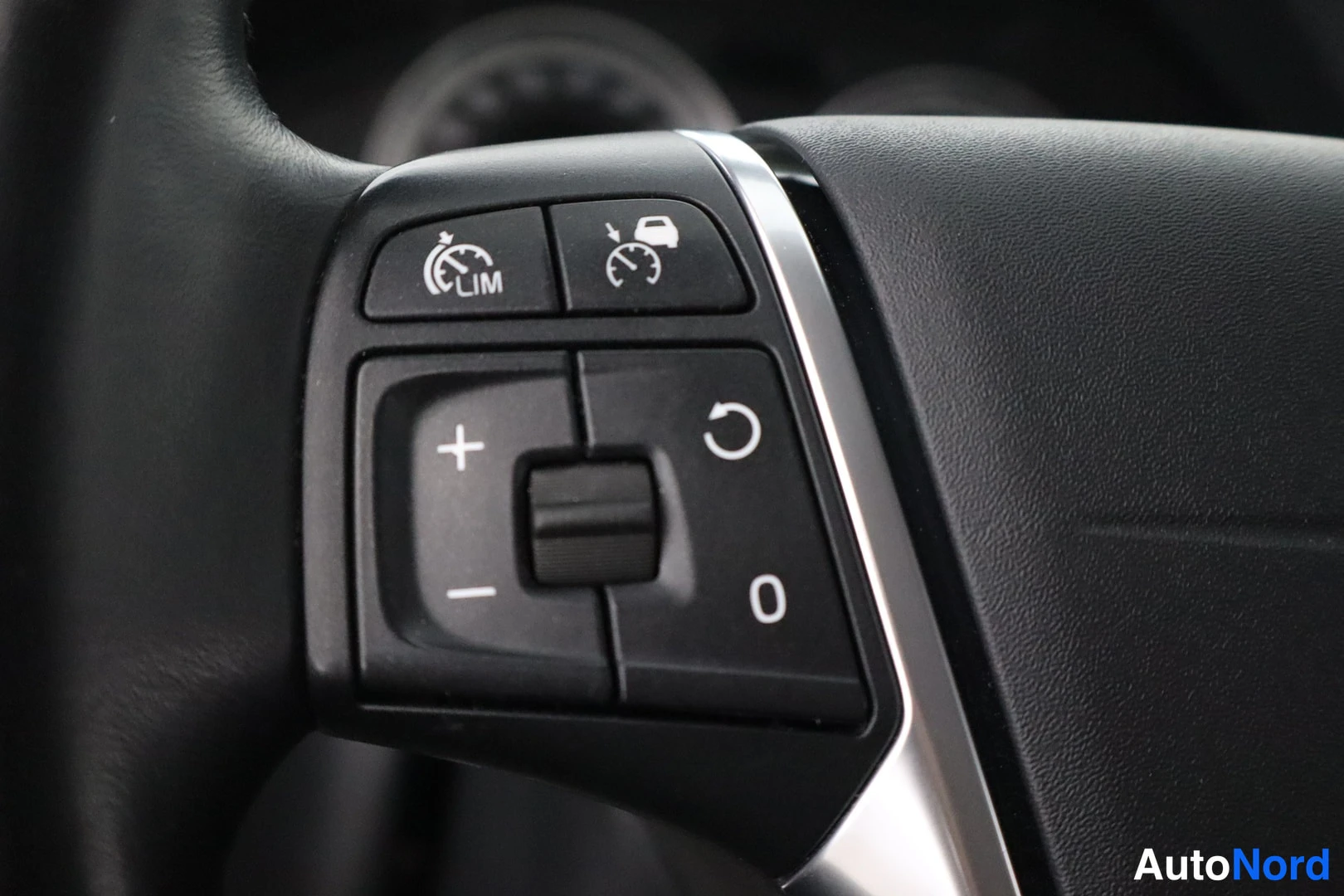 Harmaa Volvo V60 2013, yksityiskohta, kuva 21
