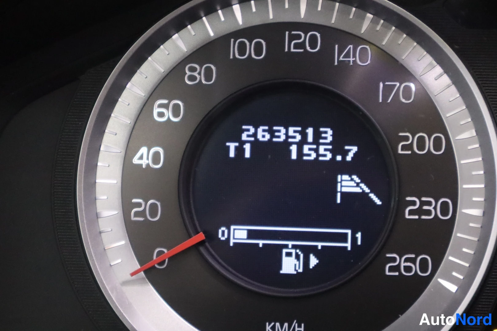 Harmaa Volvo V60 2013, yksityiskohta, kuva 26