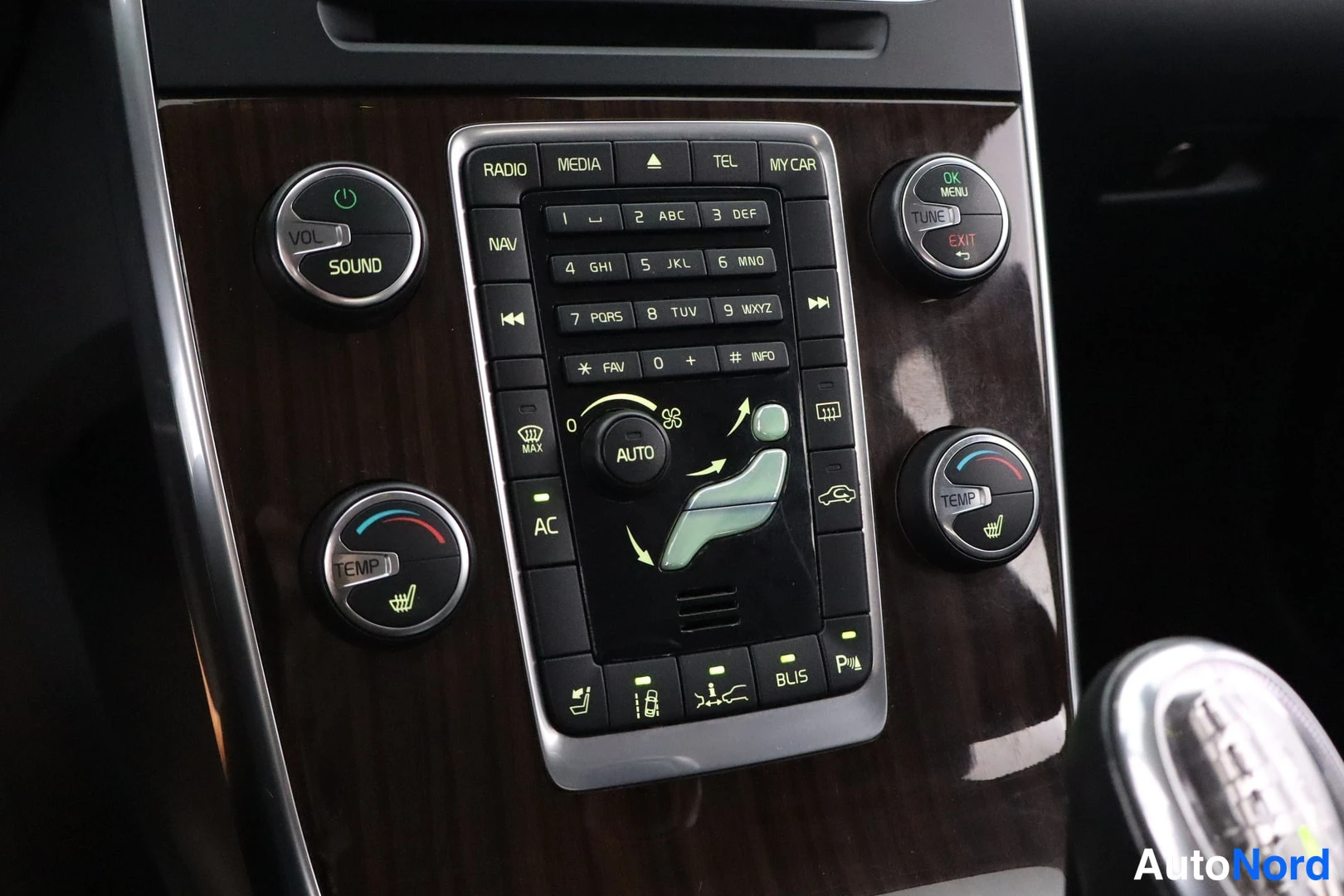 Harmaa Volvo V60 2013, yksityiskohta, kuva 28