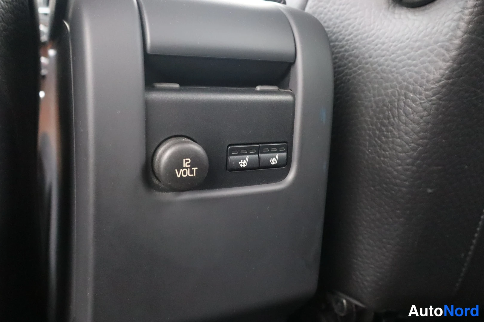 Harmaa Volvo V60 2013, yksityiskohta, kuva 32