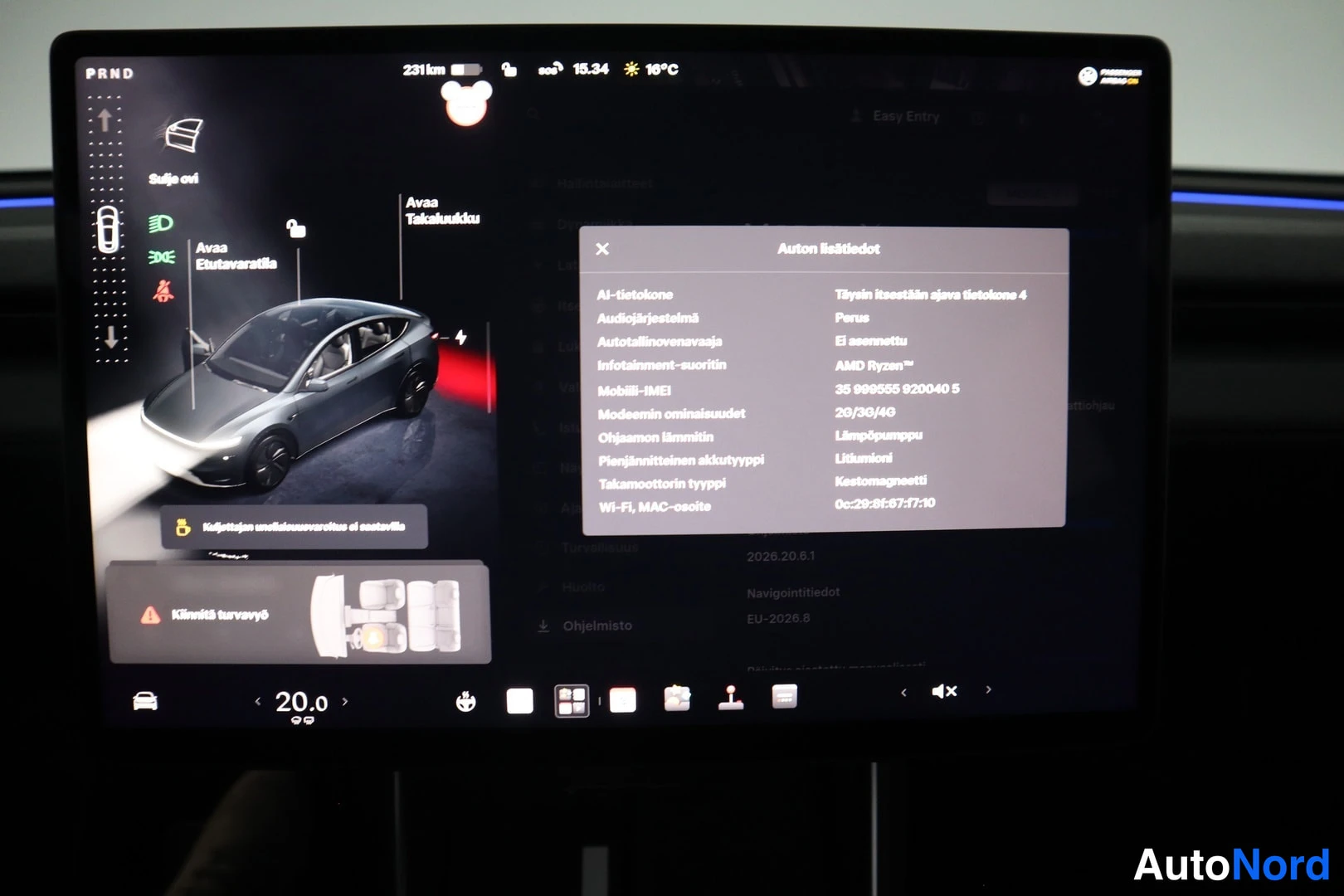 Etuviisto: Tesla Model Y -koeajon näyttö, 231 km. Auton takaluukku, Klinvist turvavyö.