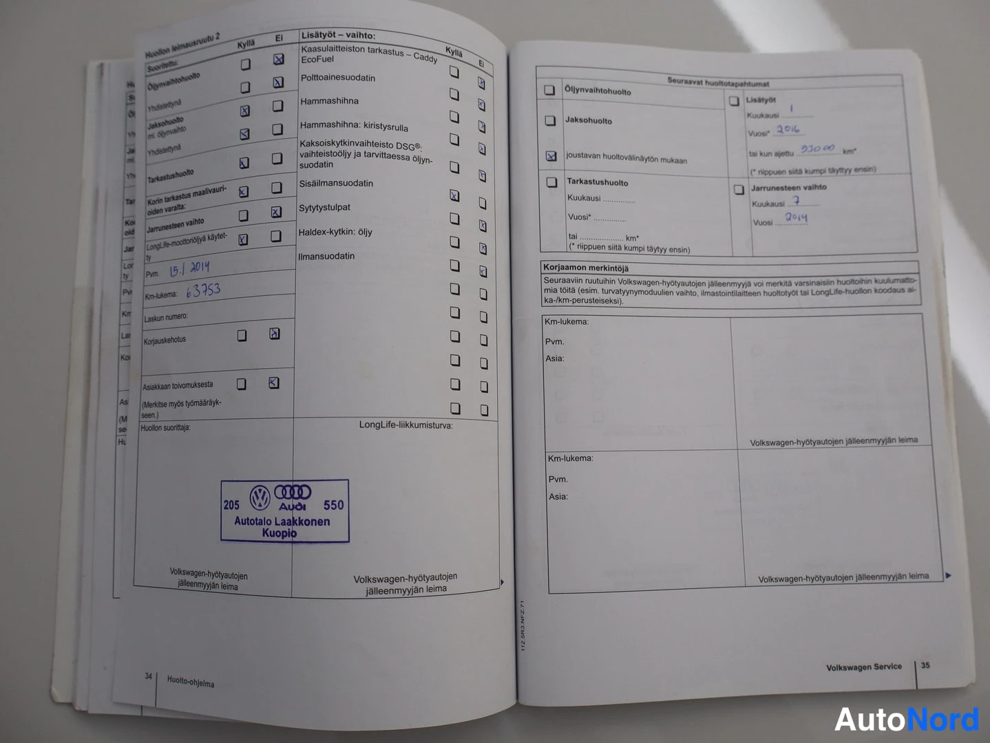 Asiakirja: Aukinainen Volkswagenin huoltokirja, huoltosivu: Pvm 15.1.2014, km-lukema 63953, leima Autotalo Laakkonen Kuopio.