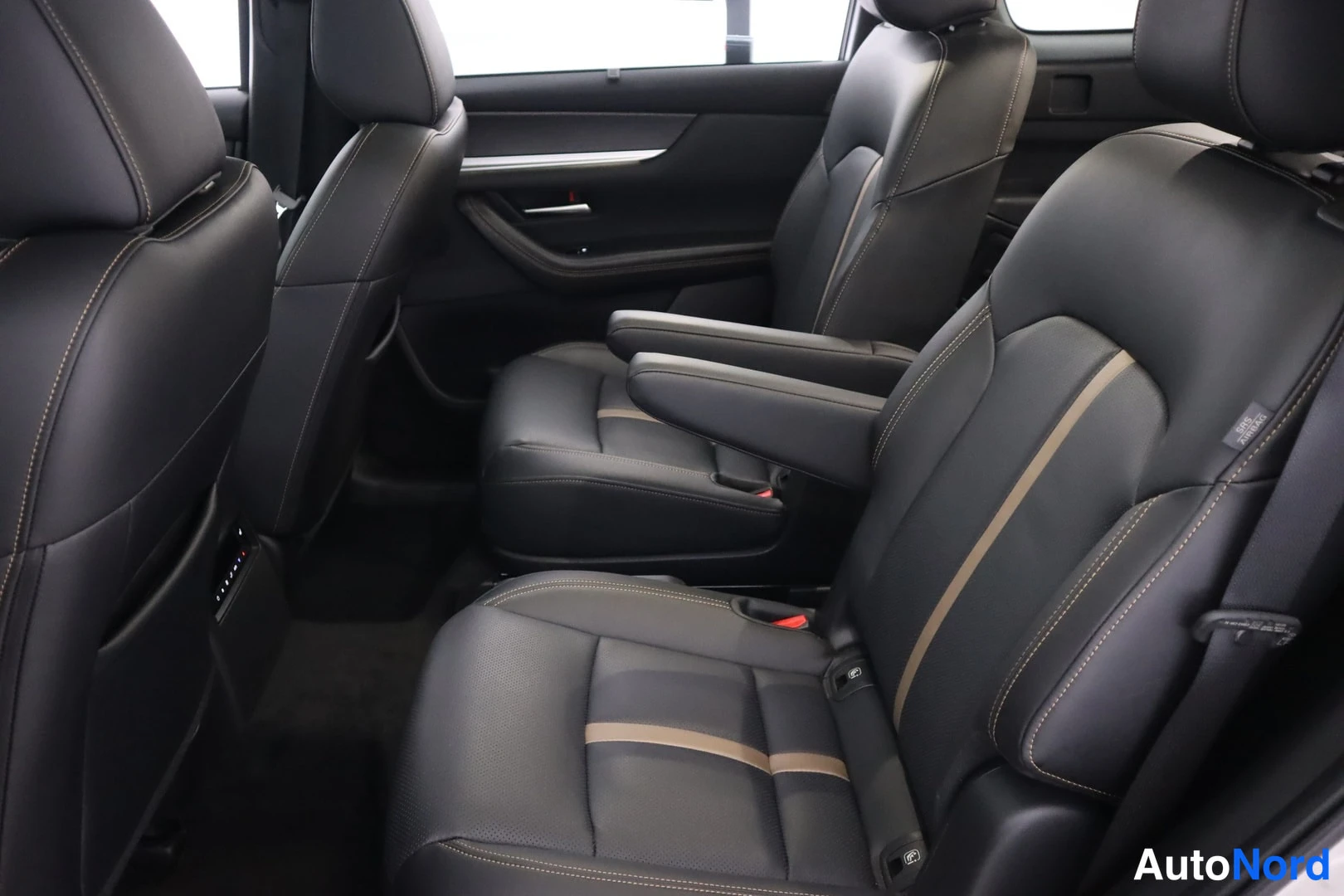 Beige Mazda CX-80 2026, takaa, kuva 12