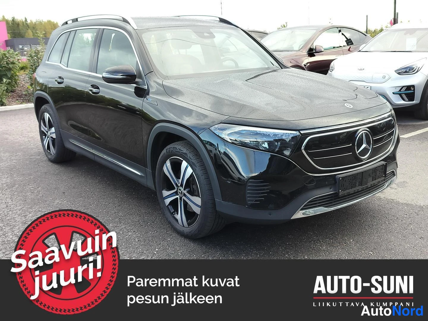 Hopea Mercedes-Benz EQB 2022, etuviisto, keula oikealle, kuva 2