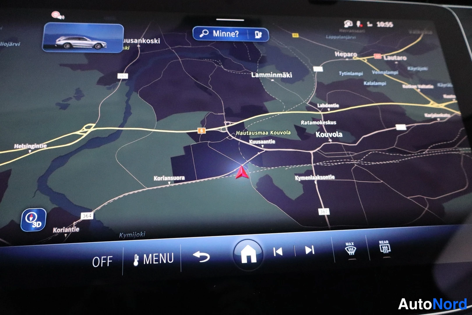 Yksityiskohta: Car navigation screen displaying a map of the Kouvola area with a red arrow indicating current position and location names such as Lamminmäki and Kouvolanseudun