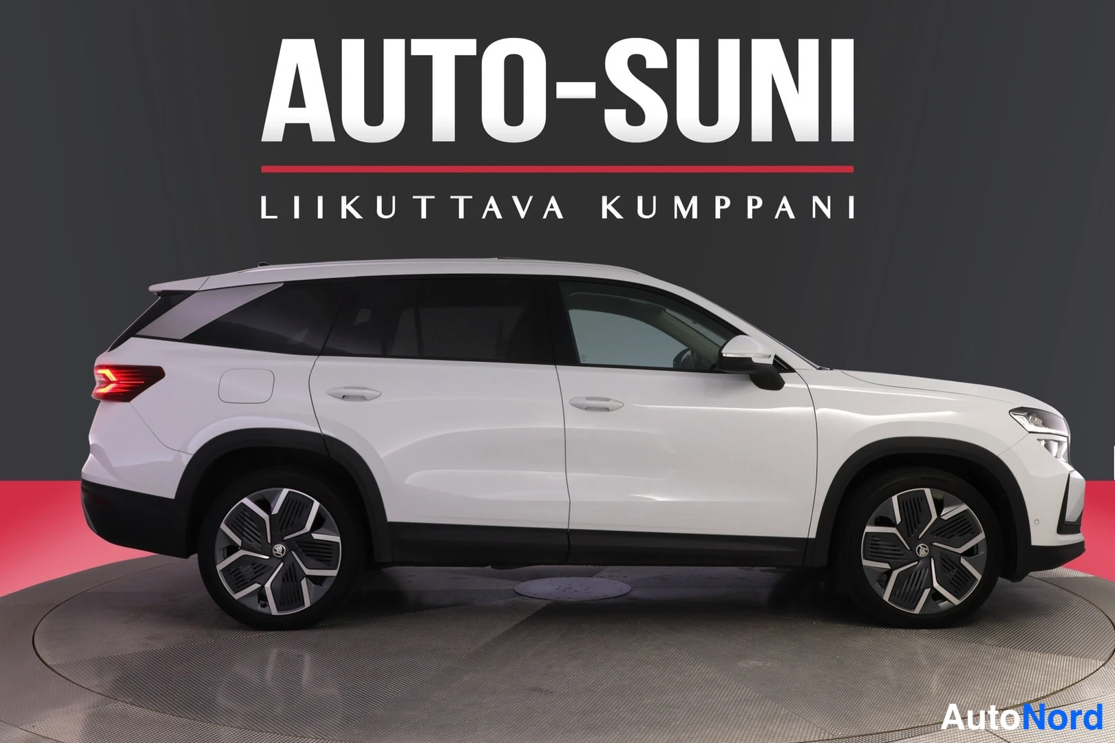 Sivulta: Left side profile of a white Skoda SUV.
