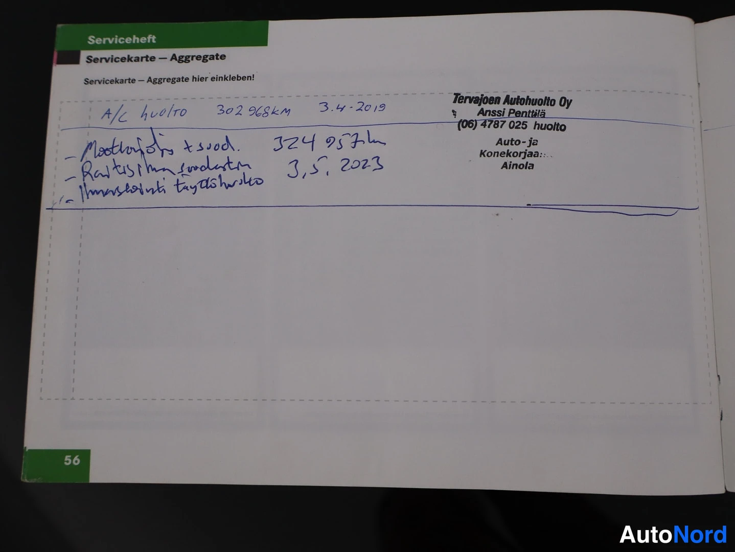 Asiakirja: Mercedes-Benzin Serviceheft Servicekarte – Aggregate -sivu 56, käsin kirjoitut merkinnät: A/C huolto 302968 km 3.4.2019, moottorin t suod 324953 km 3.5.2023, ra