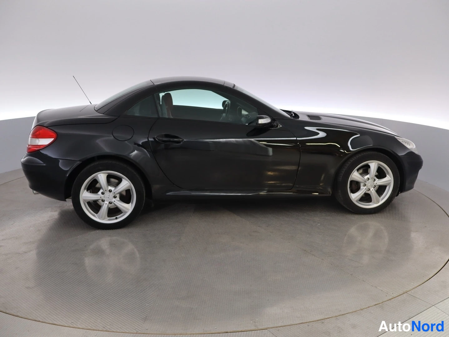 Musta Mercedes-Benz SLK 2005, sivulta, kuva 14