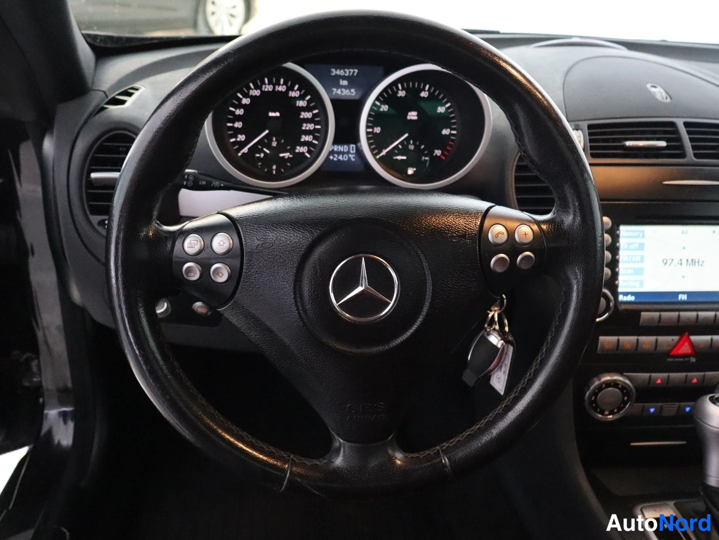 Musta Mercedes-Benz SLK 2005, ohjaamo, kuva 29