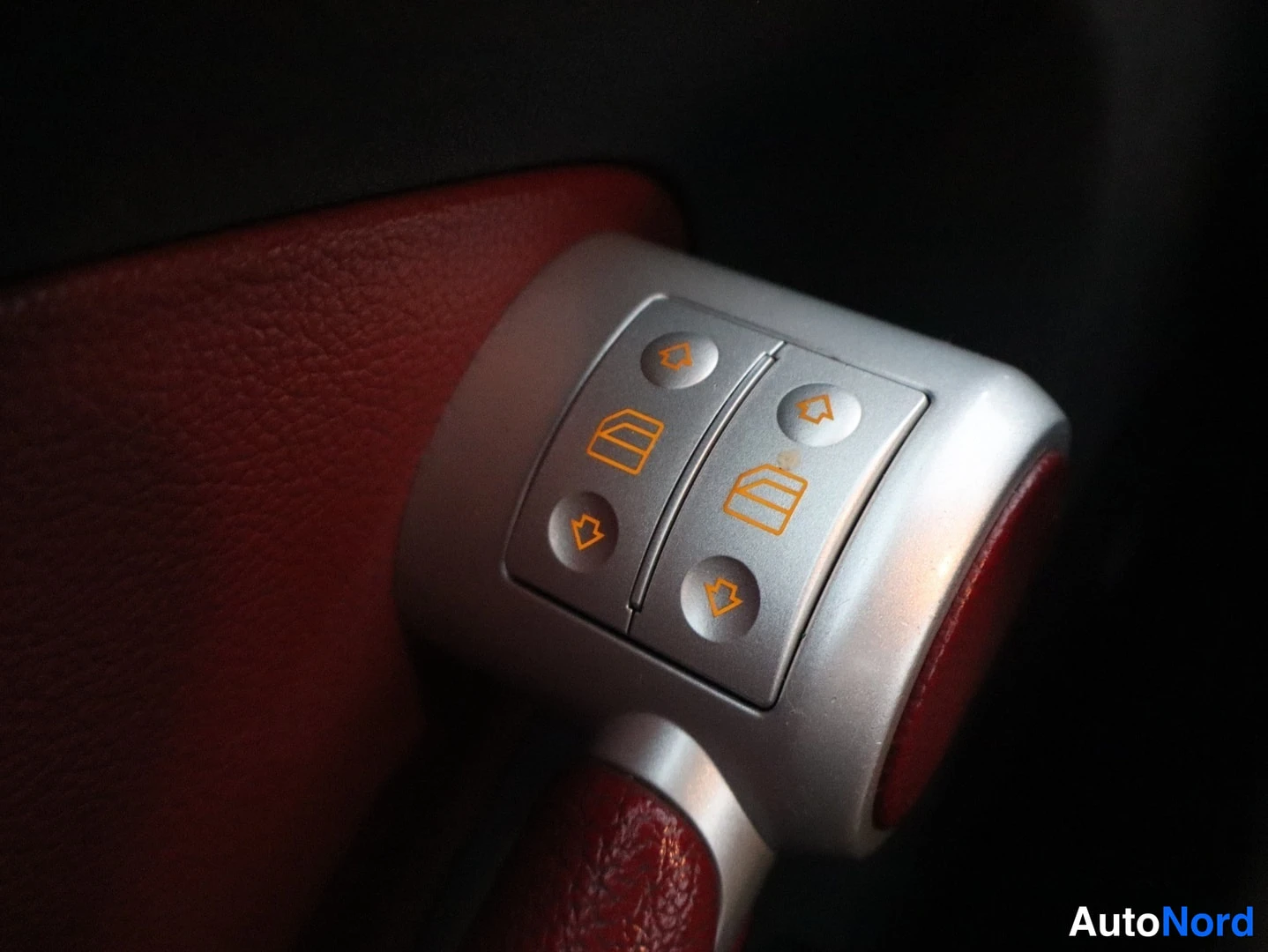 Musta Mercedes-Benz SLK 2005, yksityiskohta, kuva 43