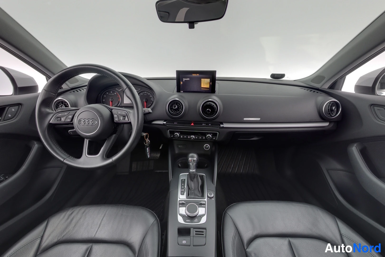 Valkoinen Audi A3 2019, kuva 9