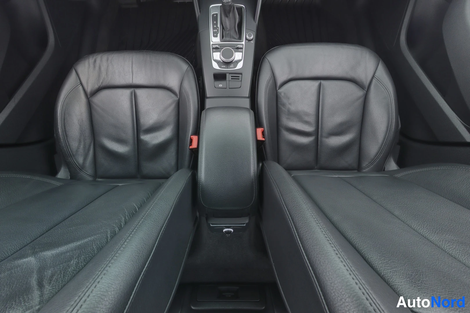 Valkoinen Audi A3 2019, kuva 11