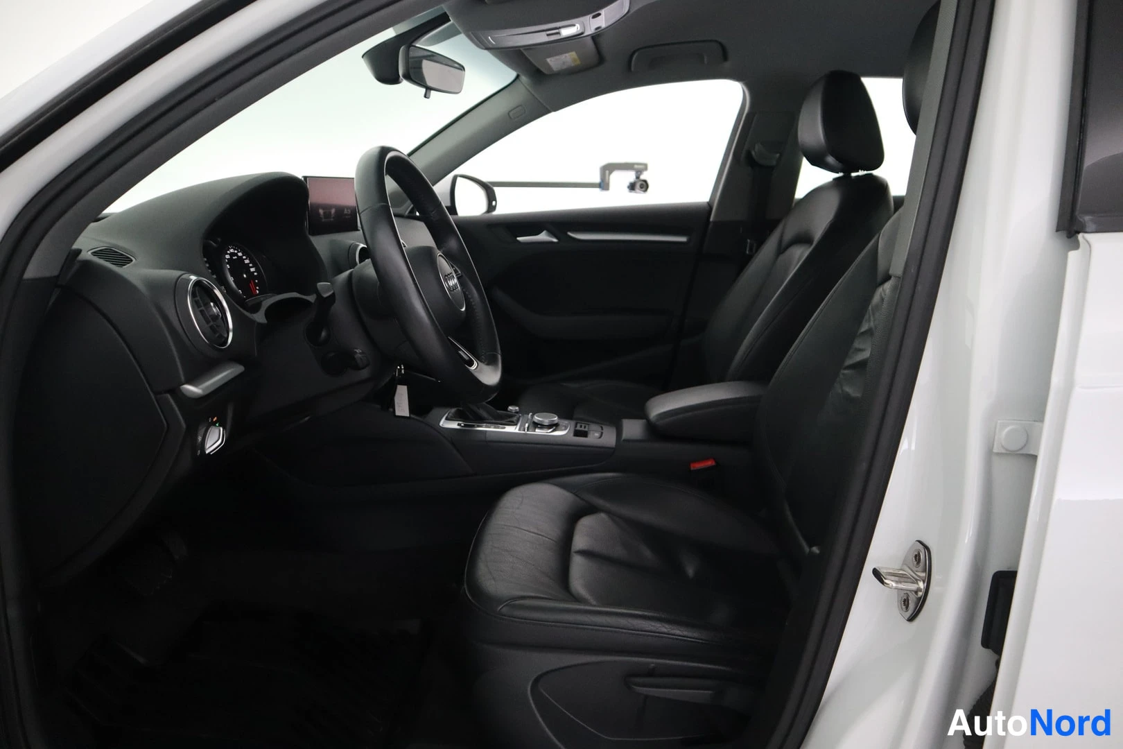 Valkoinen Audi A3 2019, kuva 12