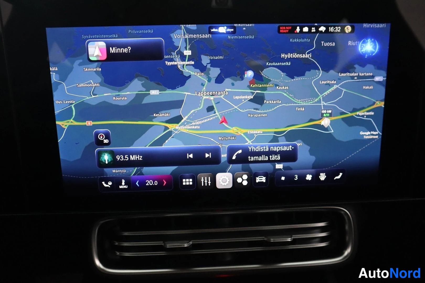 Yksityiskohta: Infotainment touchscreen displaying a navigation map centered around Lappeenranta, Finland. Top bar shows the time 16:32. Lower section controls show FM radio a