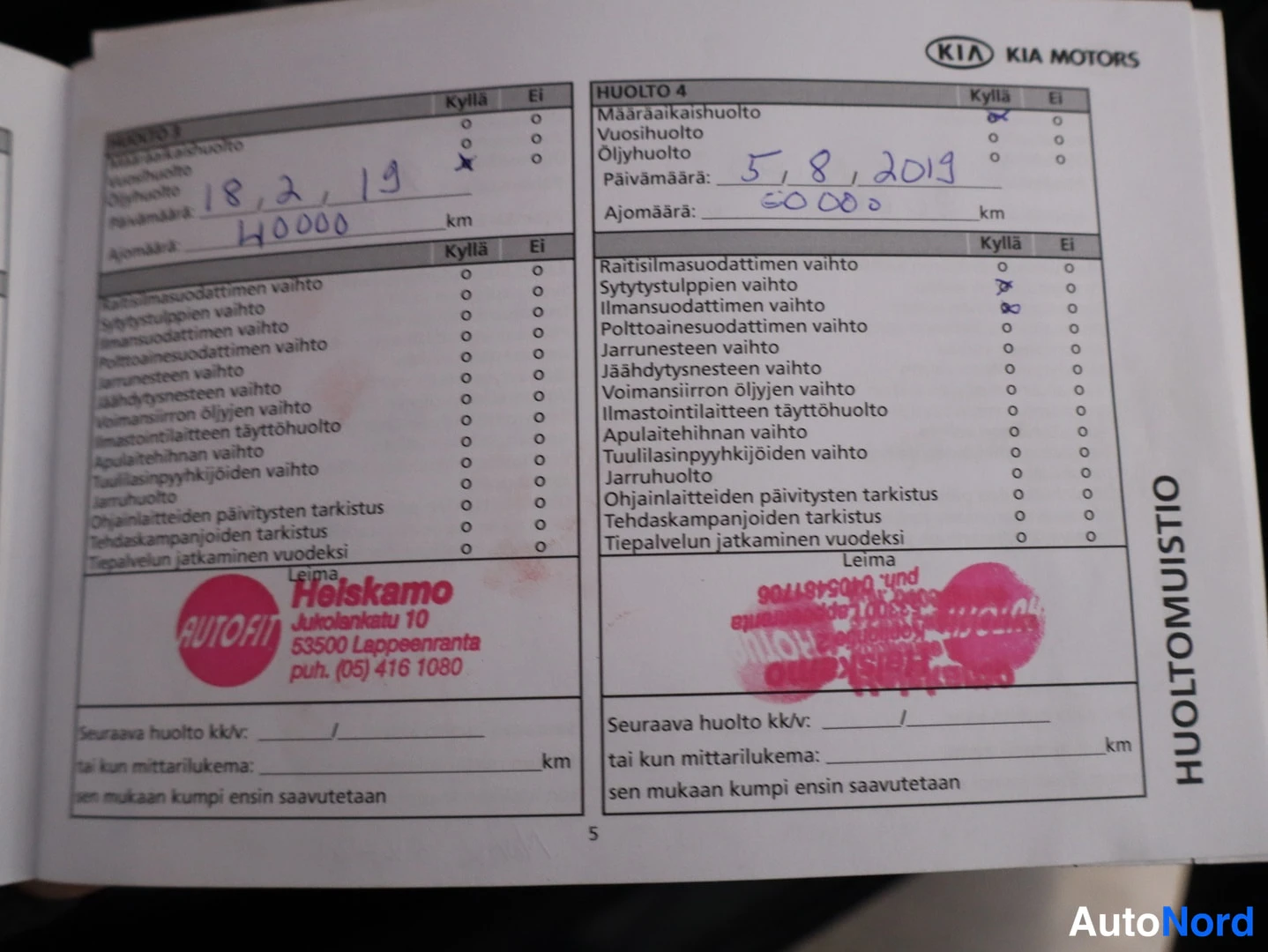 Asiakirja: Huoltomuistion sivu: huolto 3 ja huolto 4 täytettyinä päivämäärällä 18.2.2019 ja 5.8.2019, Autofit Helskamon leimat.