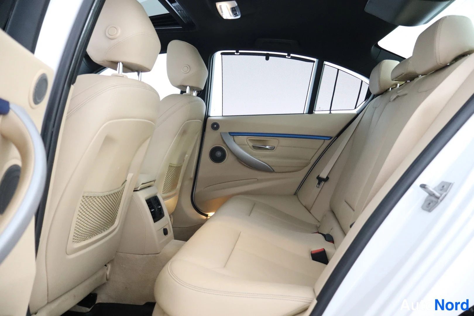 Valkoinen BMW 330e 2017, kuva 27
