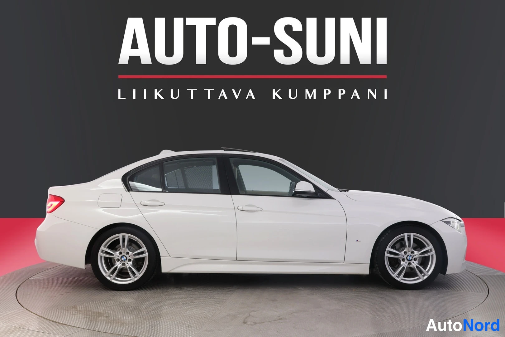 Valkoinen BMW 330e 2017, etuviisto, keula oikealle, kuva 5