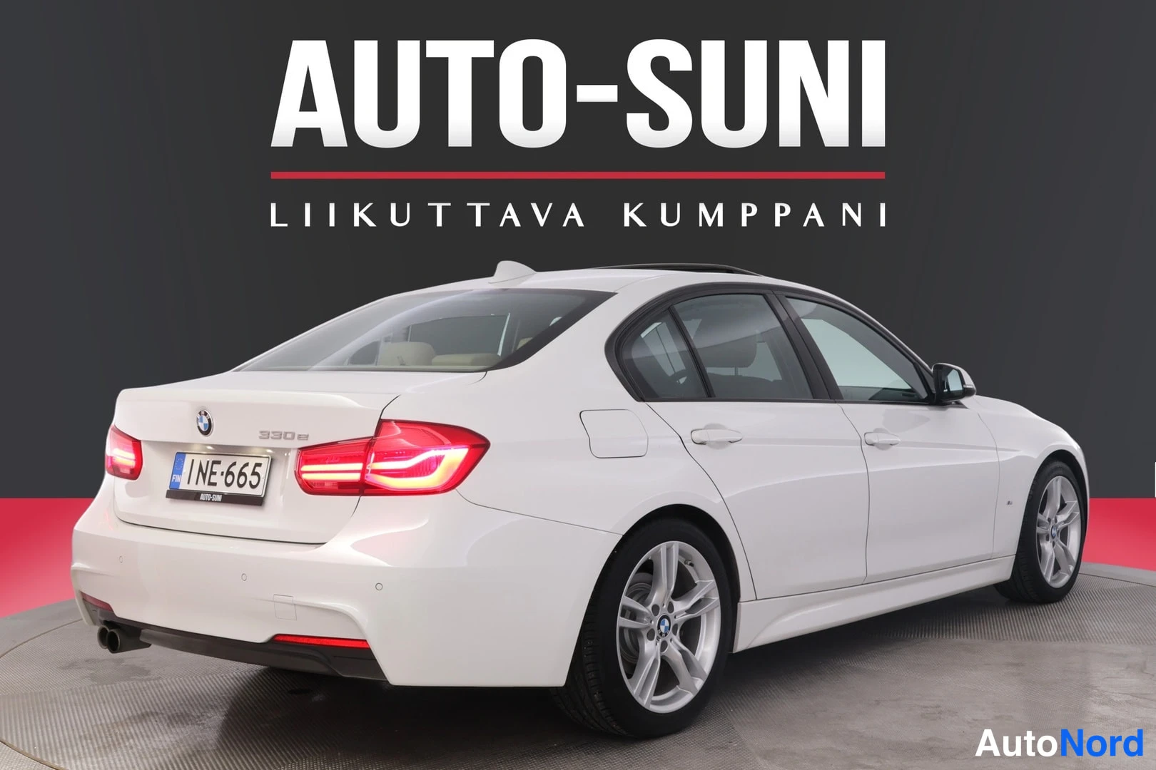 Valkoinen BMW 330e 2017, takaviisto, kuva 15