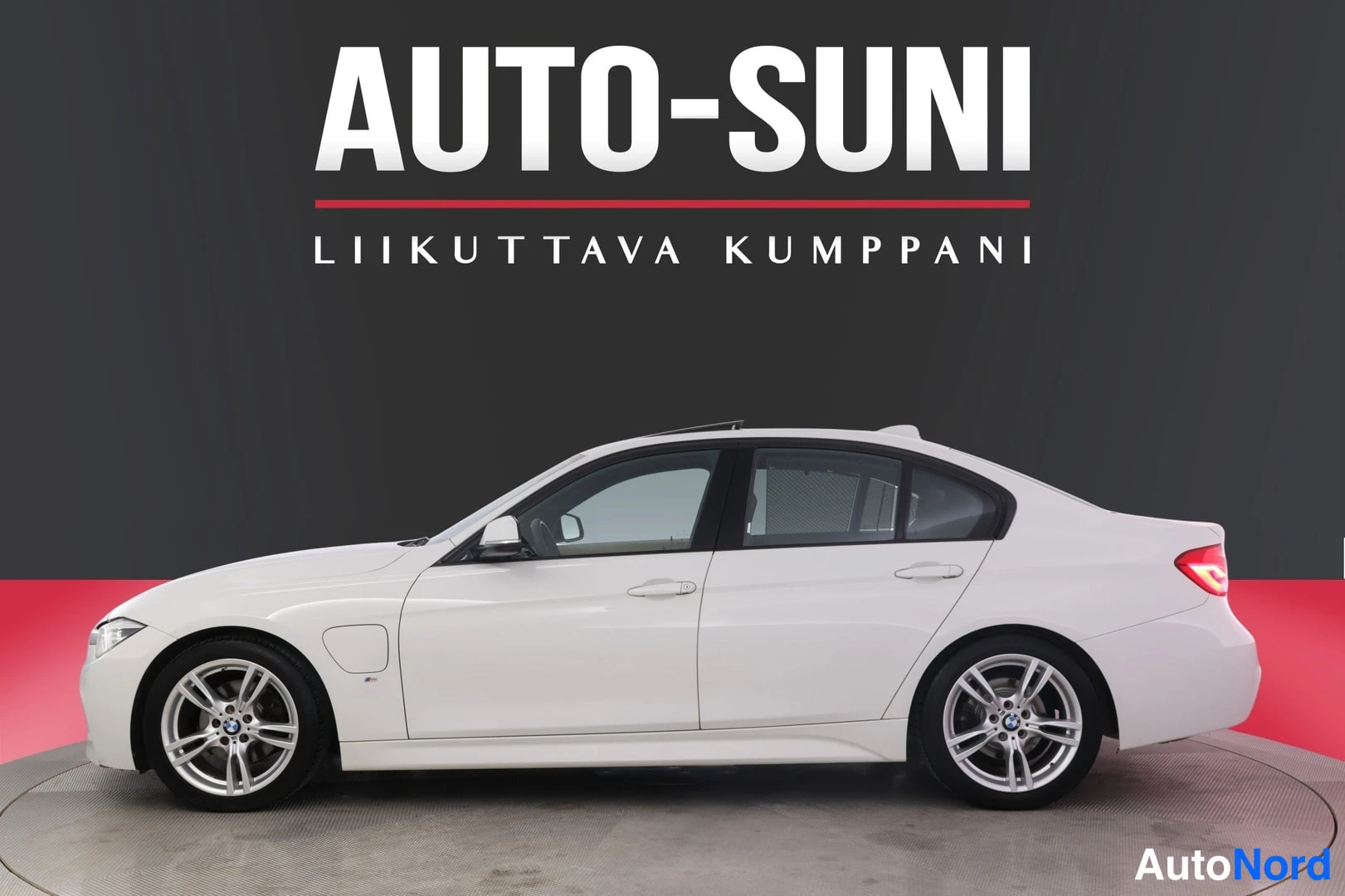 Valkoinen BMW 330e 2017, etuviisto, keula vasemmalle, kuva 2