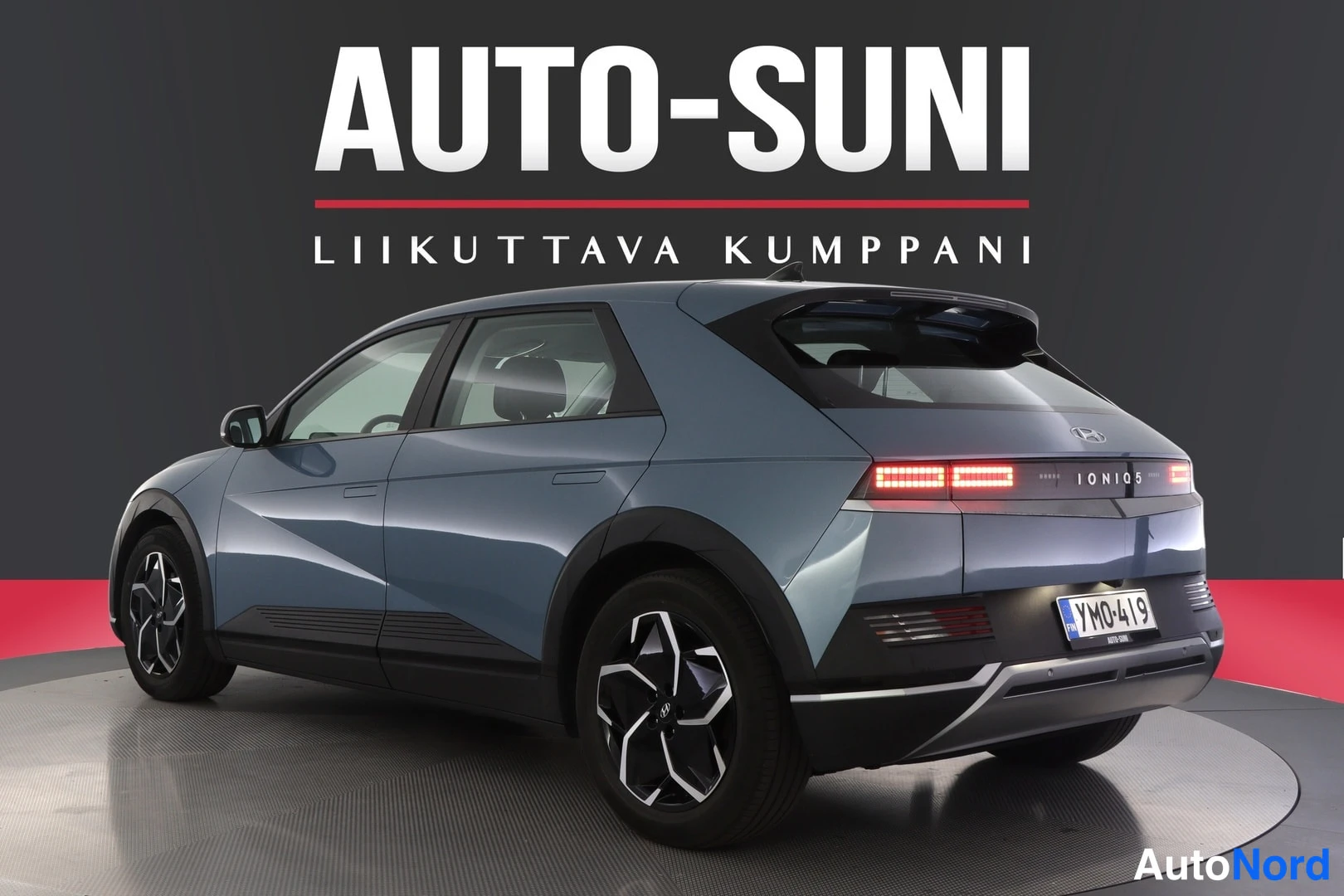 Takaviisto: Left-rear angle showing the taillight bar design and the driver's side wheel arch trim.