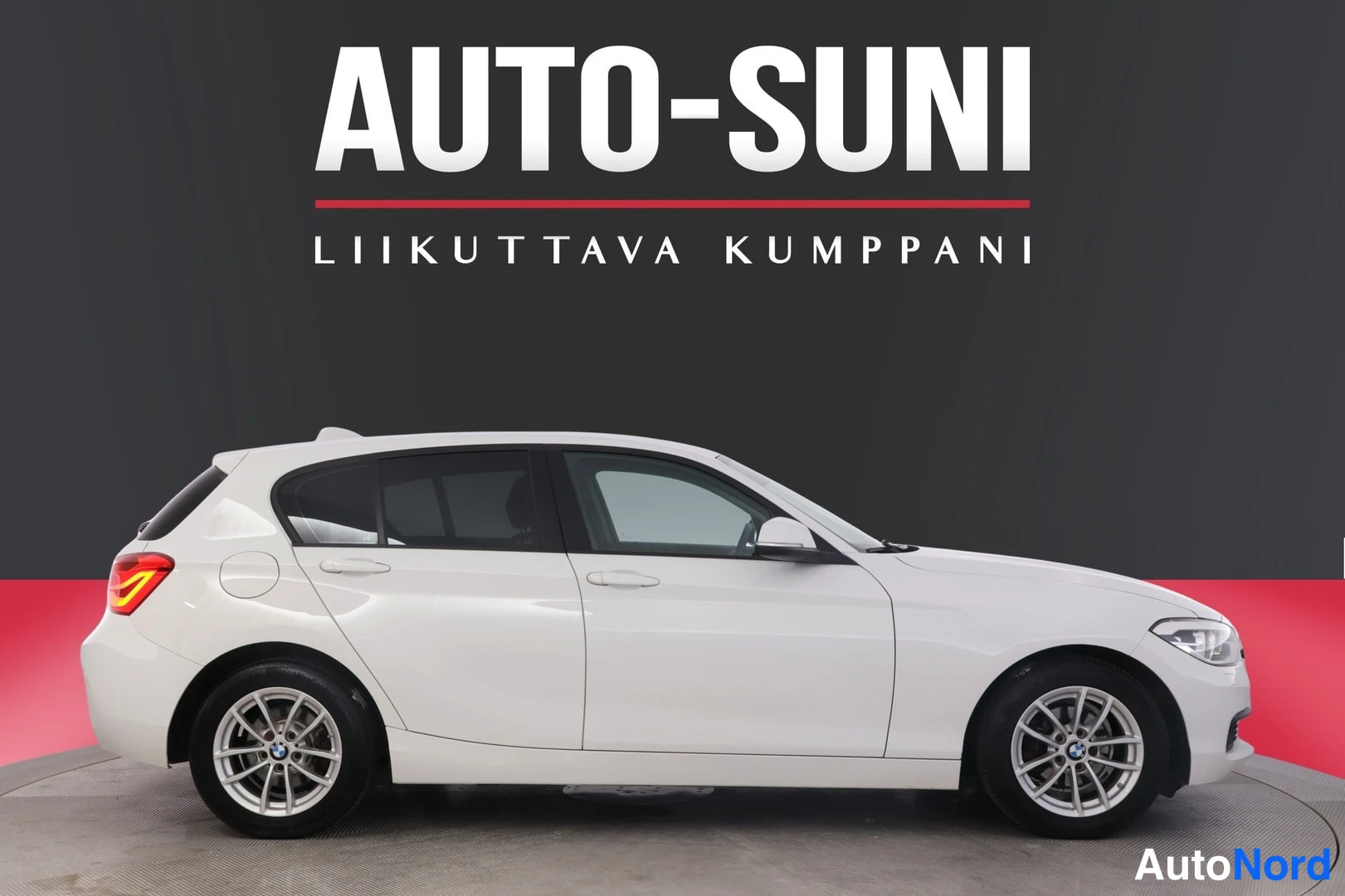Valkoinen BMW 118i 2018, etuviisto, keula oikealle, kuva 3