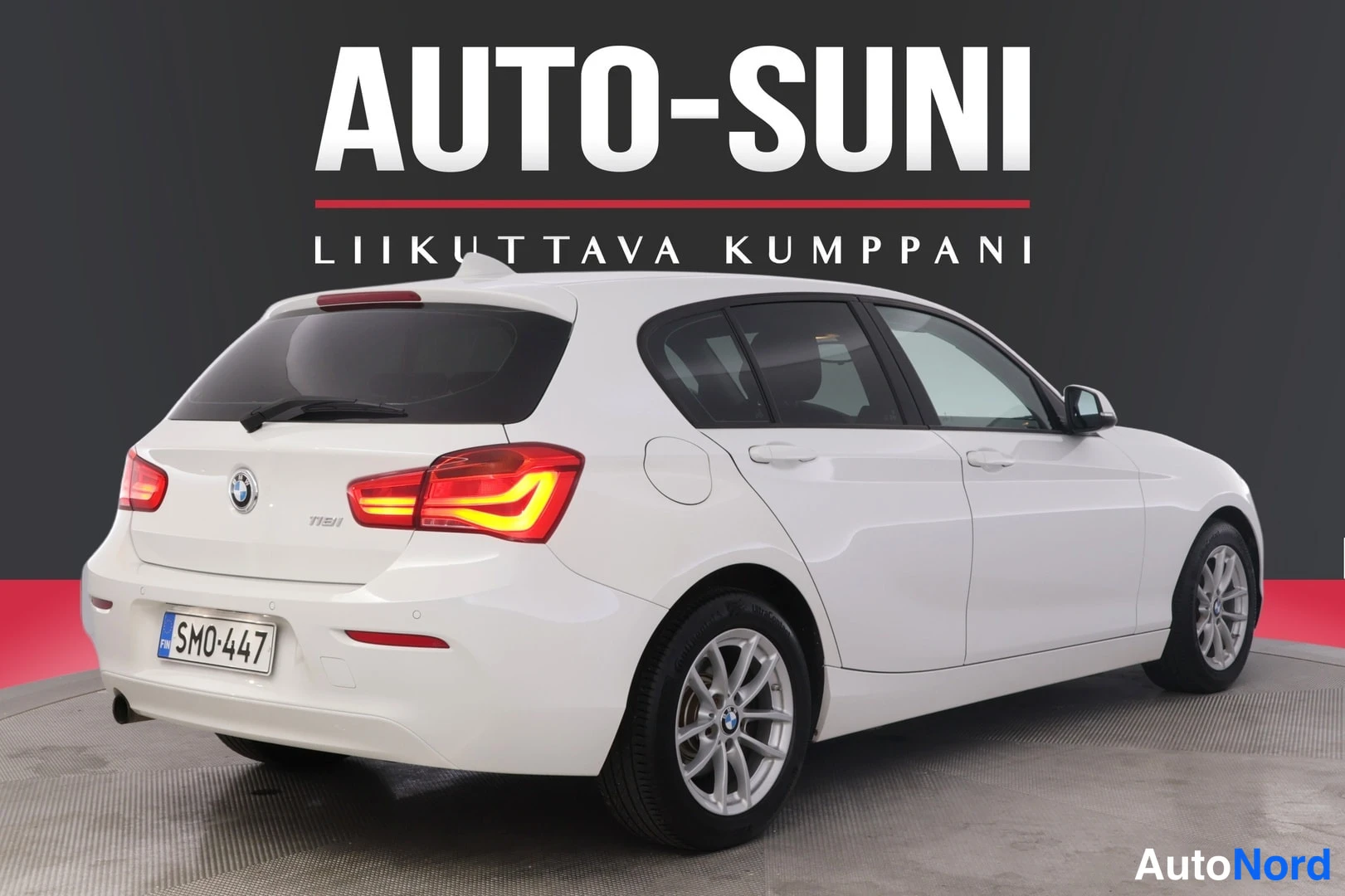Valkoinen BMW 118i 2018, takaviisto, kuva 5