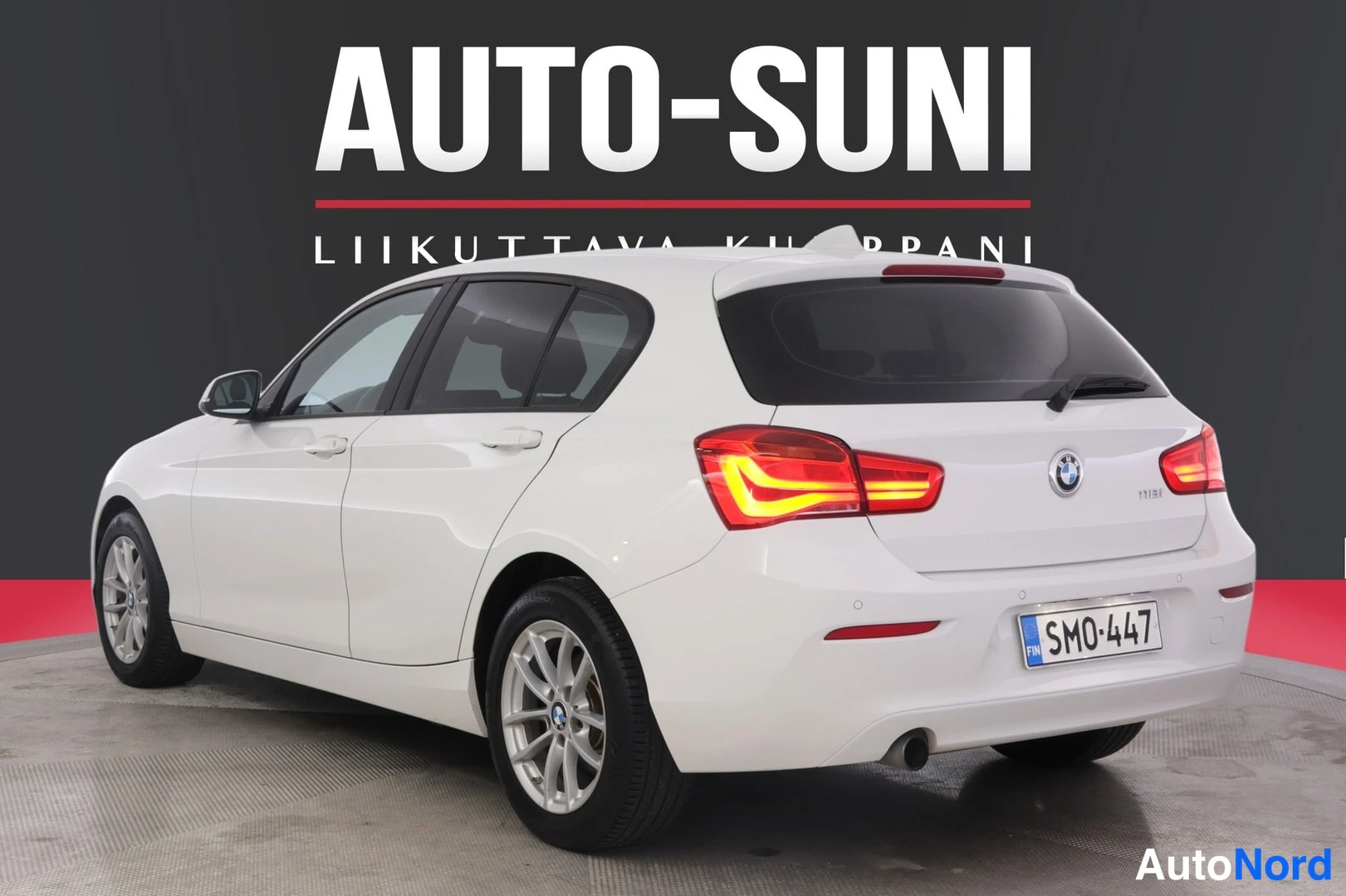 Valkoinen BMW 118i 2018, takaviisto, kuva 6