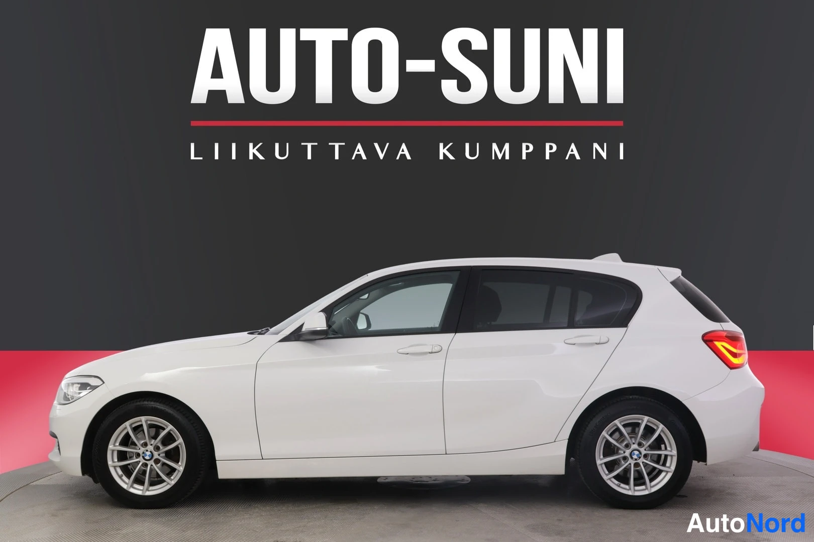 Valkoinen BMW 118i 2018, sivulta, kuva 4