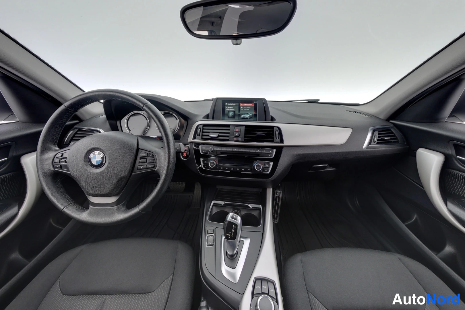Valkoinen BMW 118i 2018, kuva 7