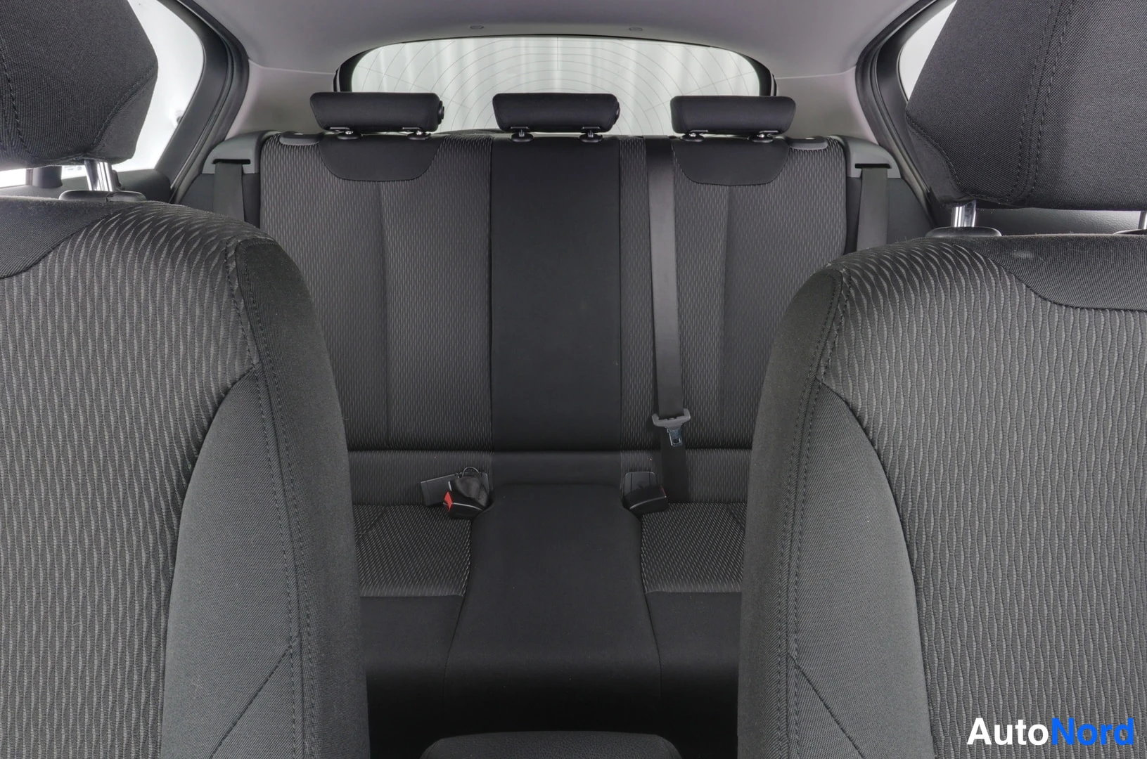 Valkoinen BMW 118i 2018, kuva 8