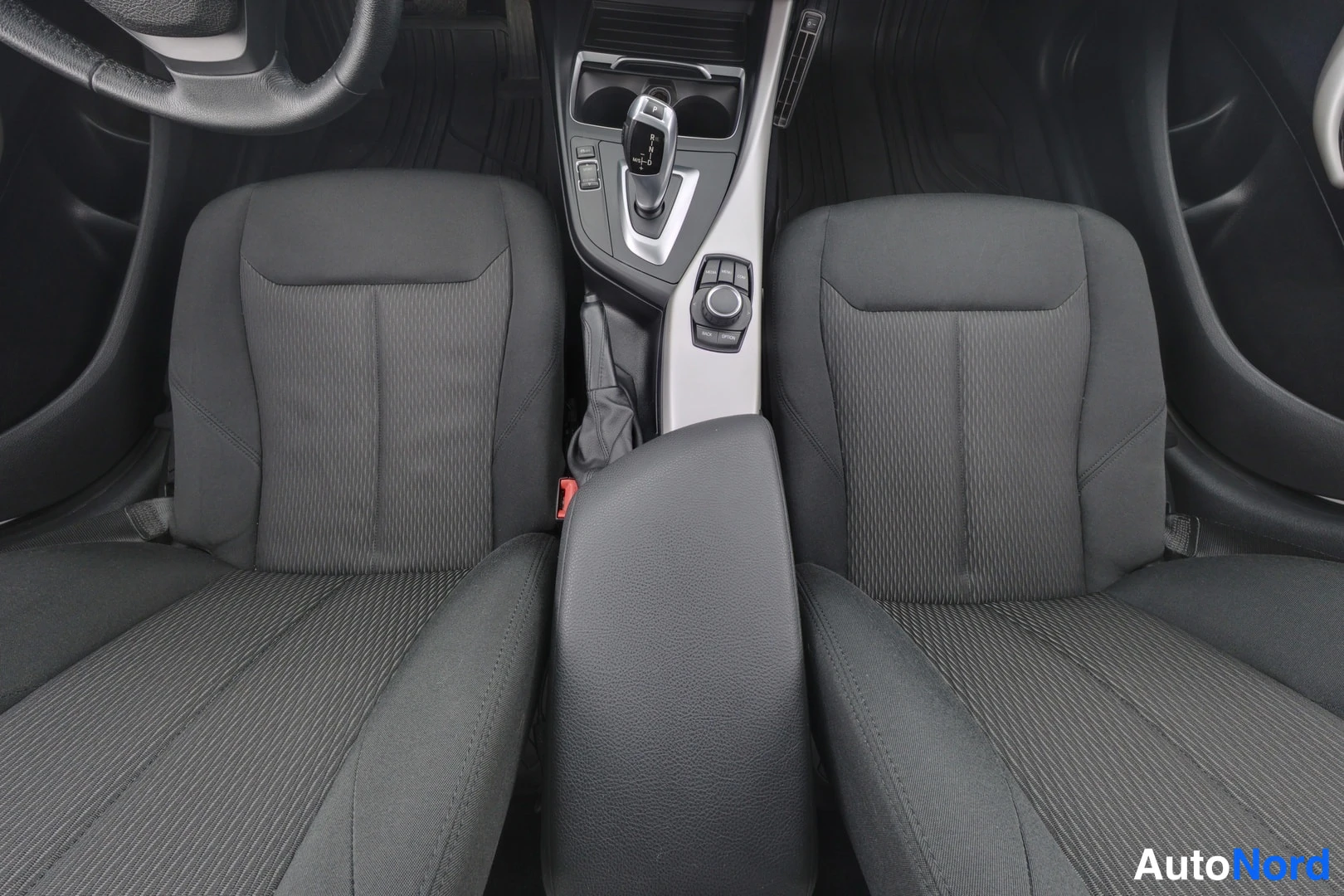 Valkoinen BMW 118i 2018, kuva 9