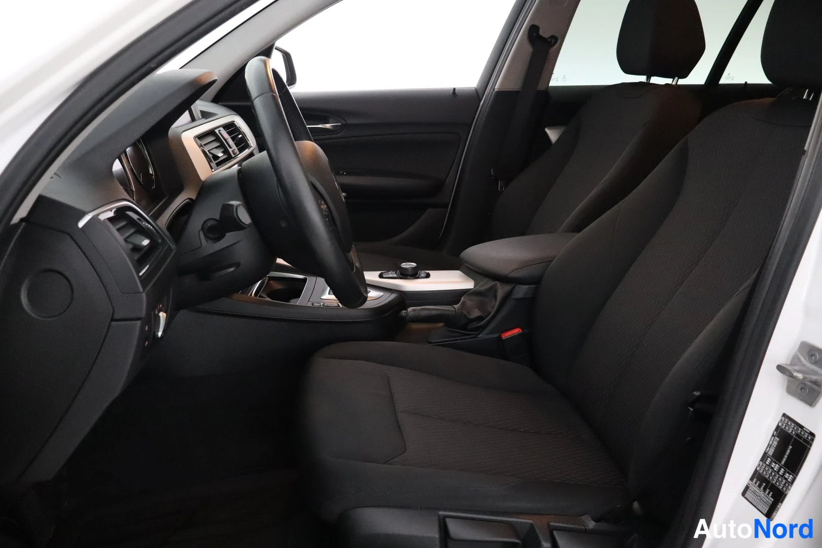 Valkoinen BMW 118i 2018, kuva 10
