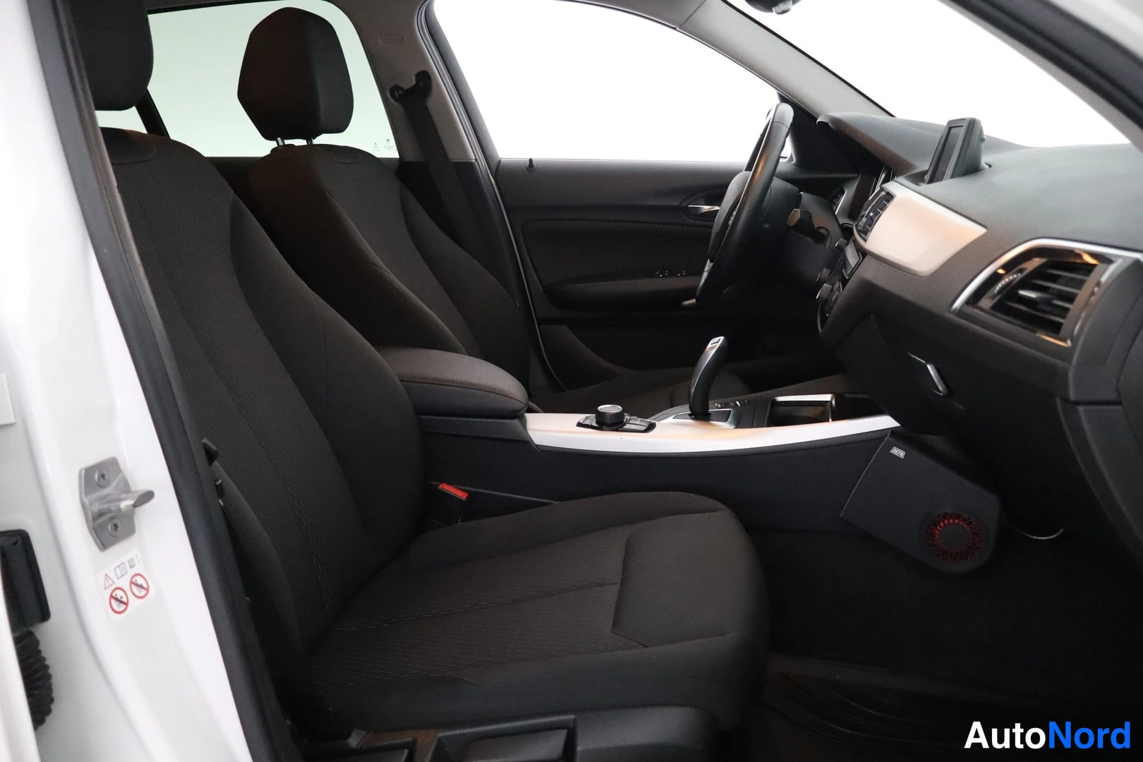 Valkoinen BMW 118i 2018, kuva 13