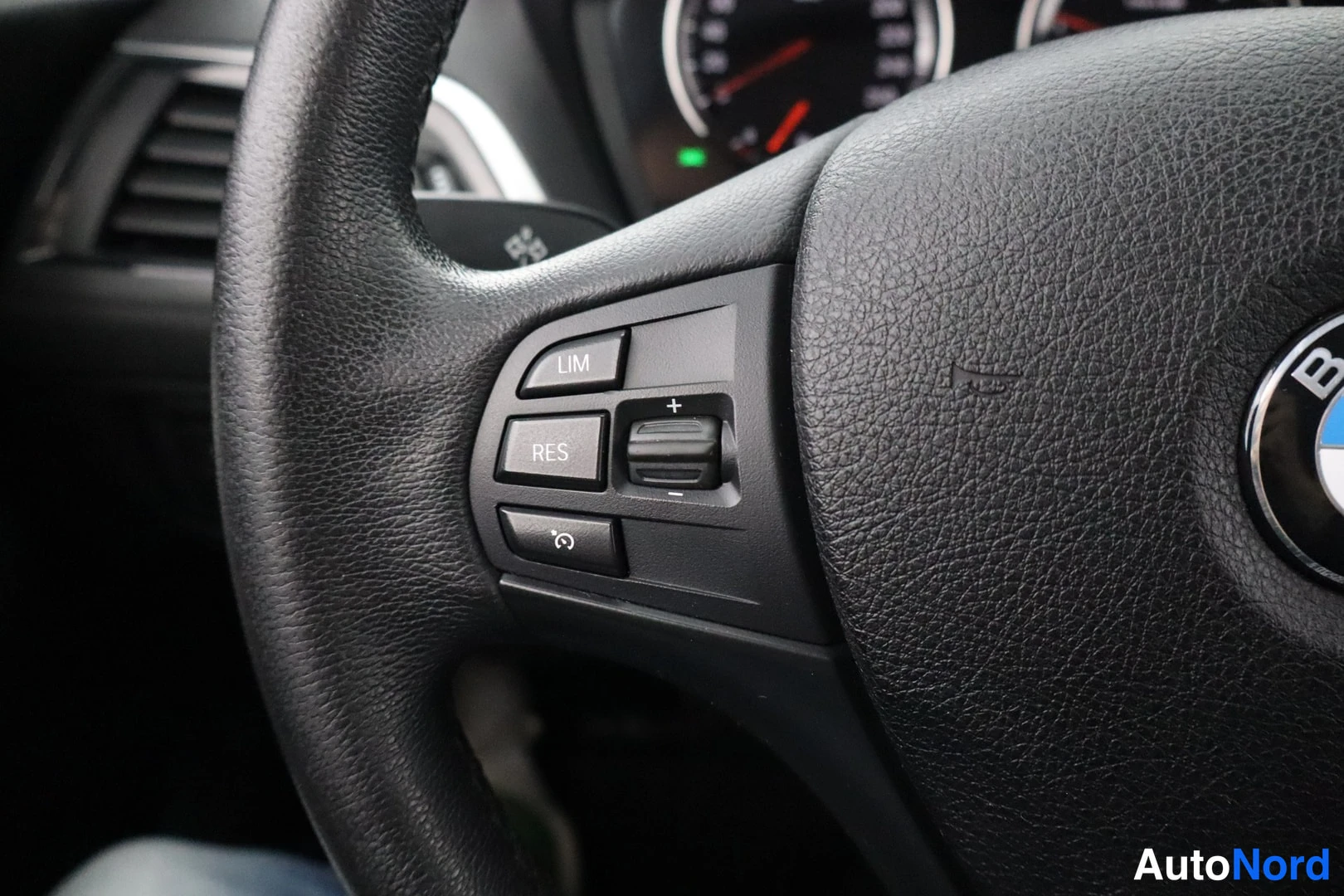 Valkoinen BMW 118i 2018, kuva 15