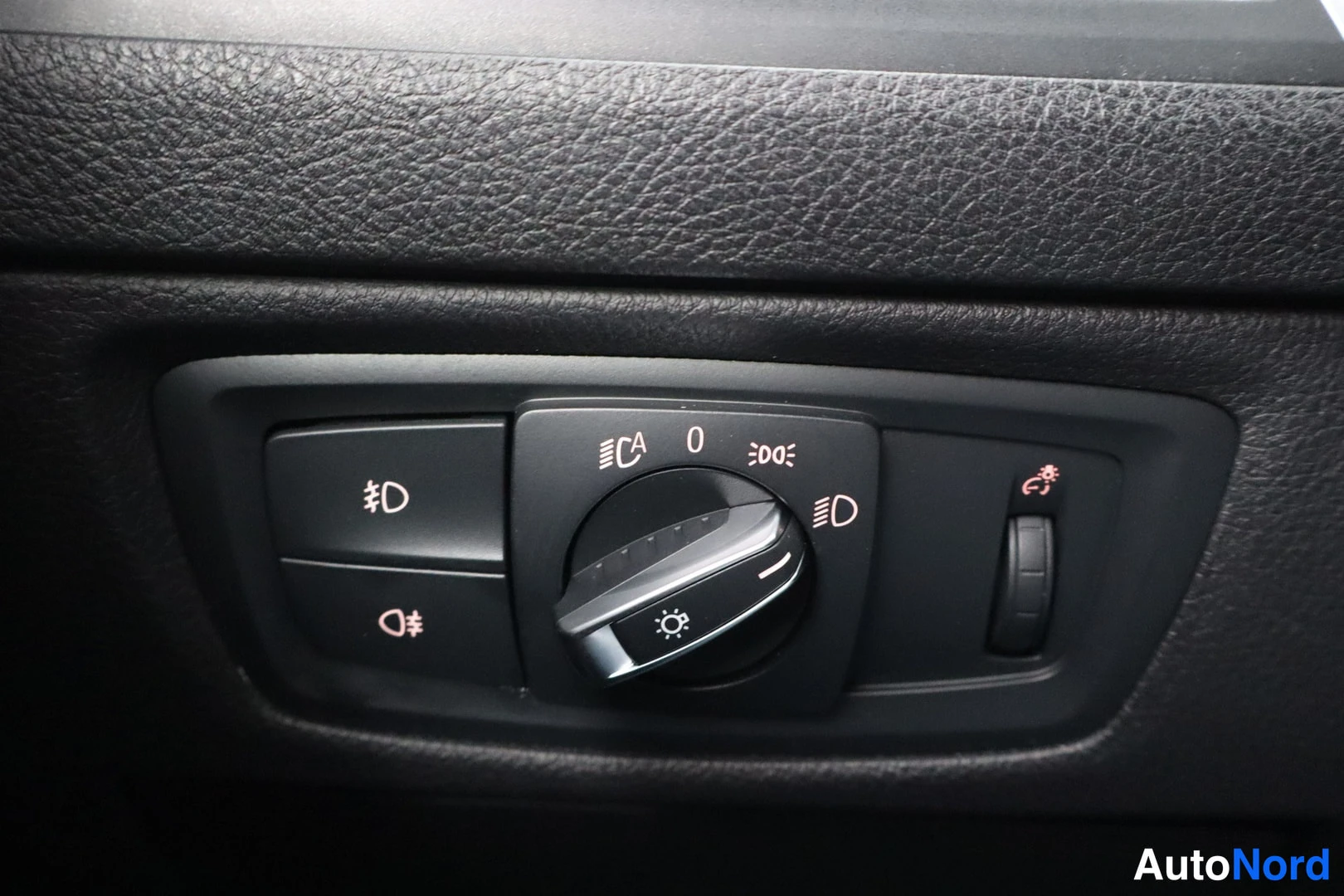 Valkoinen BMW 118i 2018, kuva 25