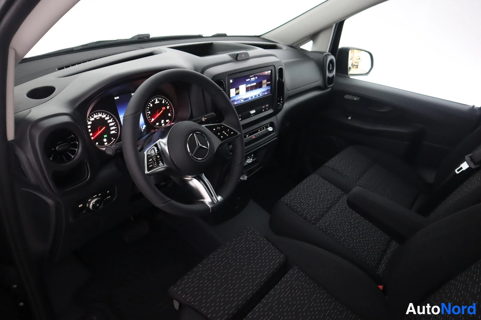 Edestä: Mercedes-Benz Vito 2026