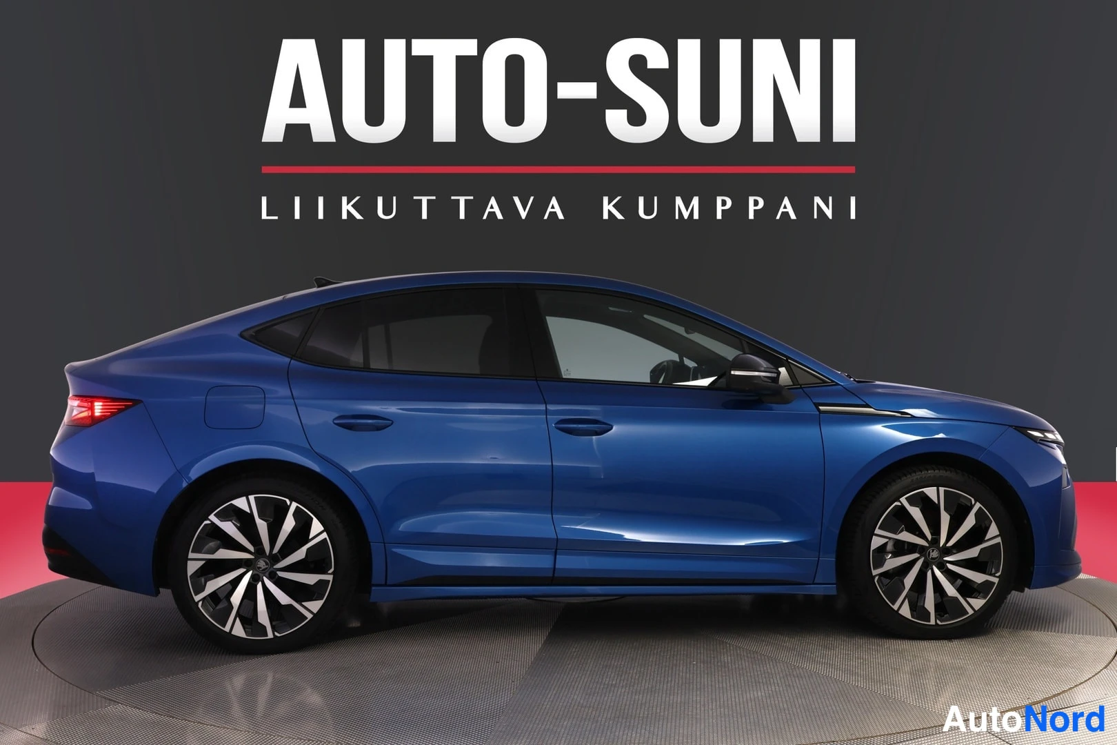 Sininen Skoda Enyaq 2026, sivulta, kuva 3