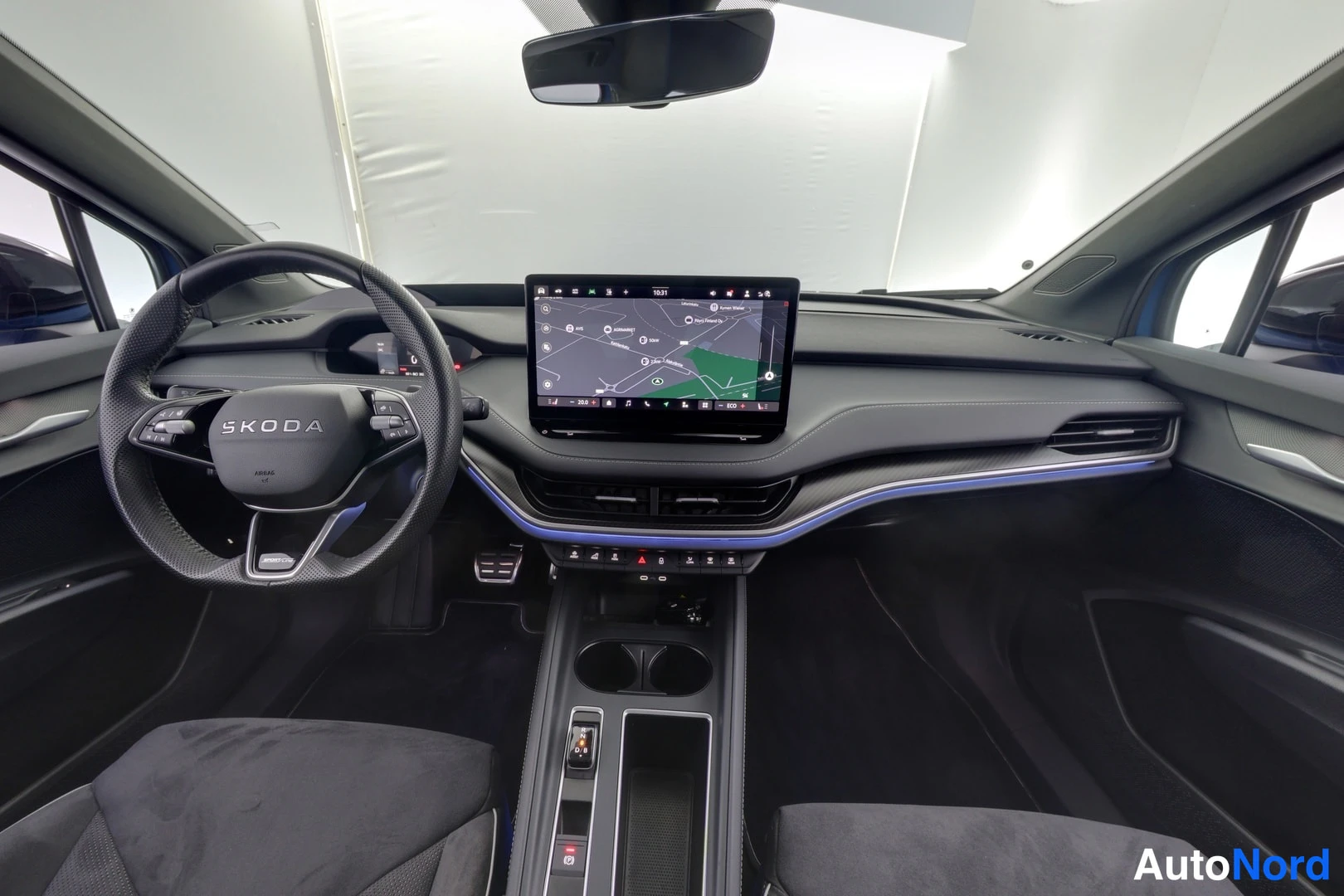 Sininen Skoda Enyaq 2026, ohjaamo, kuva 7