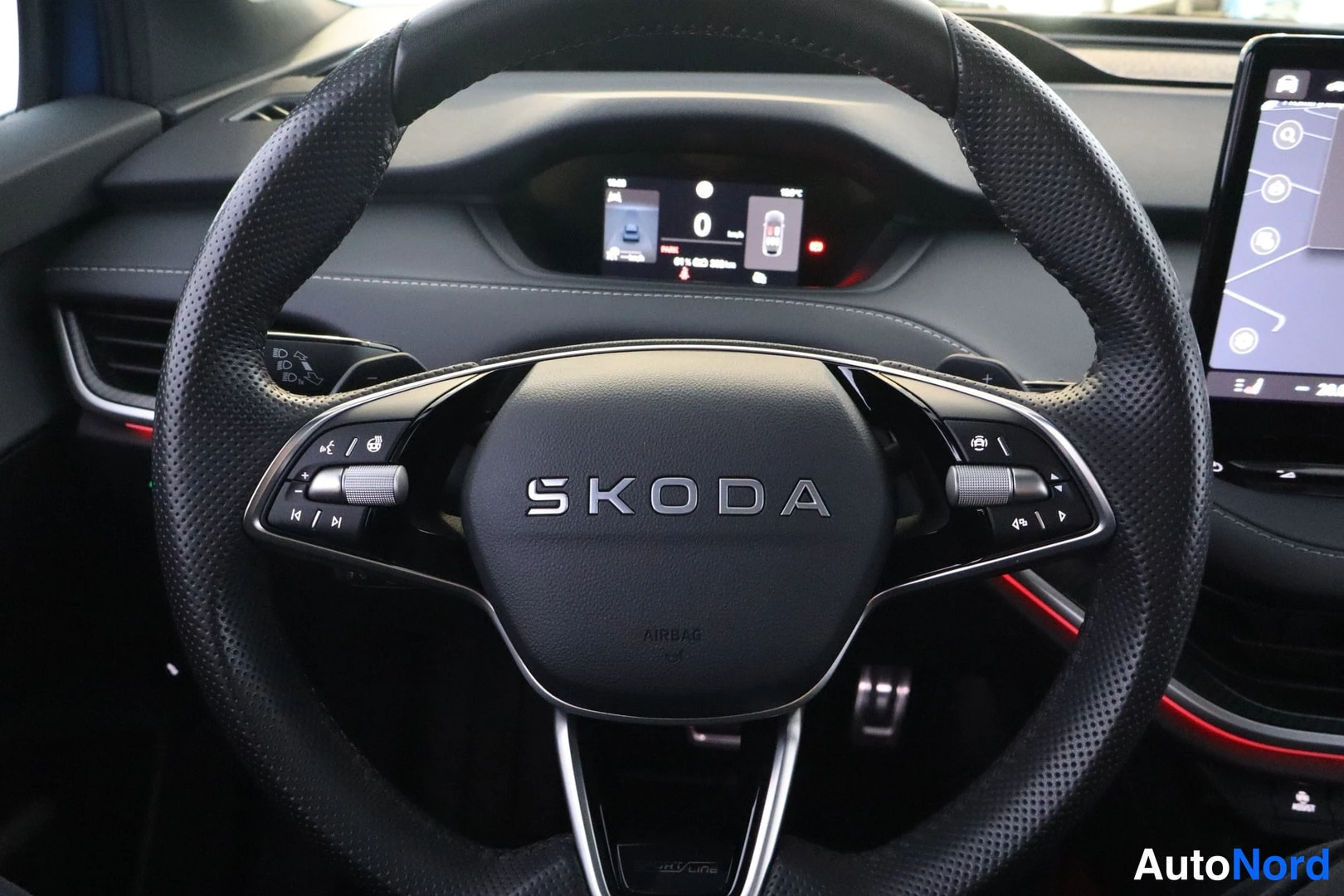 Sininen Skoda Enyaq 2026, ohjaamo, kuva 8
