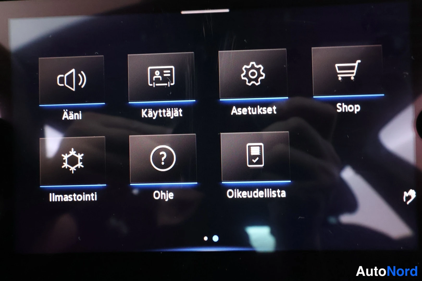 Ohjaamo: Secondary settings page of the infotainment system.