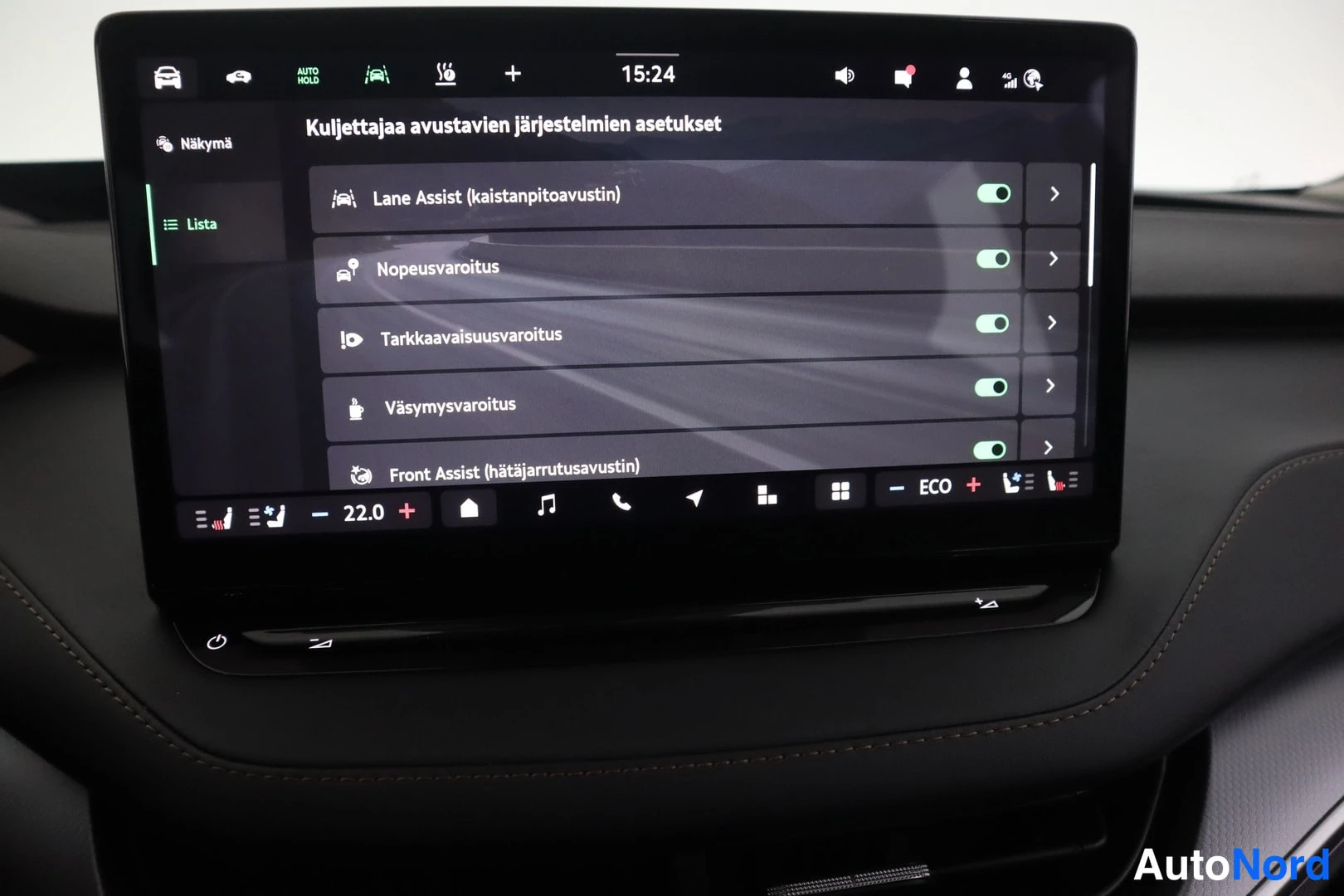 Muu: Autoinfotainment-näytöllä kuljettajaa avustavien järjestelmien asetukset: Lane Assist, Nopeusvaroitus, Tarkkaavaisuusvaroitus, Väsymysvaroitus ja Front Assist o