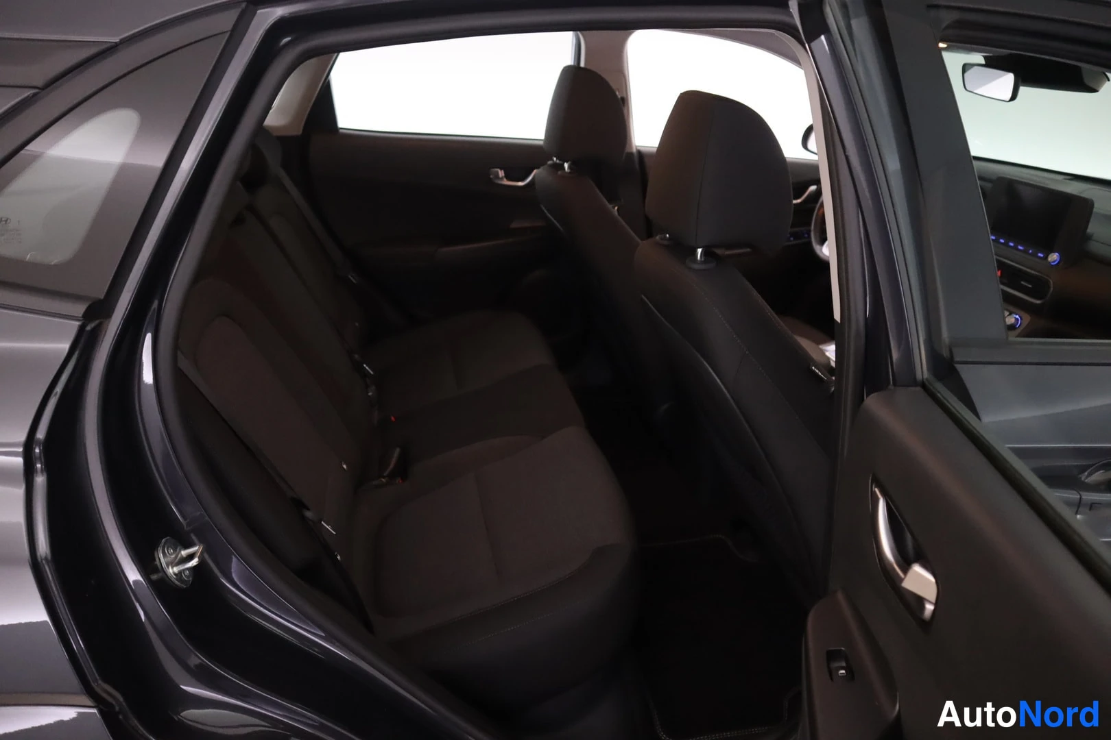 Harmaa Hyundai Kona 2024, kuva 24