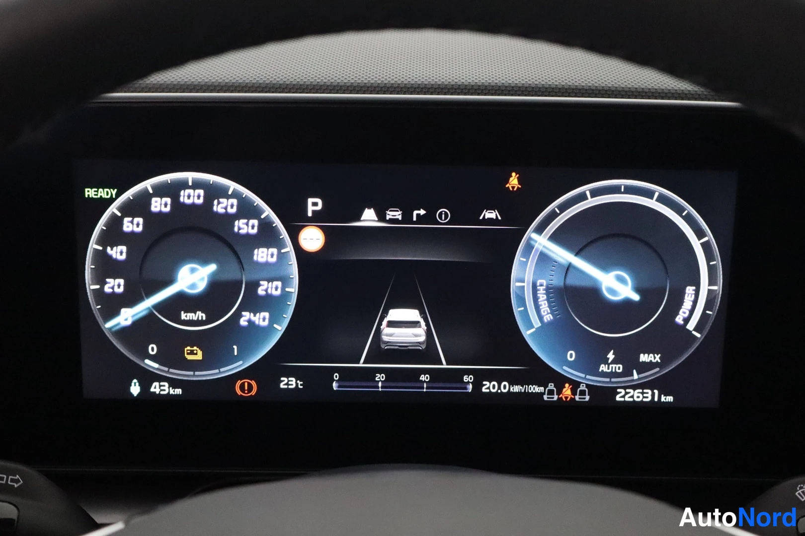 Muu: Kia Niro -kojelaudan näyttö, joka näyttää matkamittarin (22631 km), energiankulutuksen (20.0 kWh/100km) ja READY-tilan.