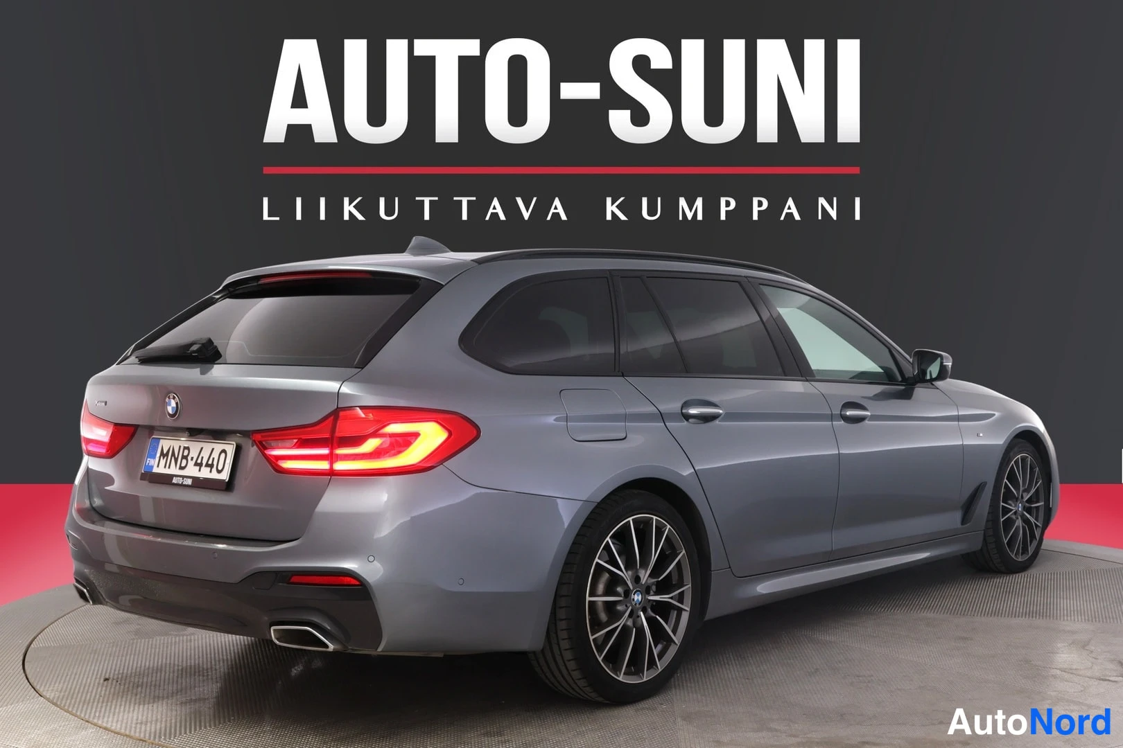 Harmaa BMW 520d xDrive 2018, takaviisto, kuva 7