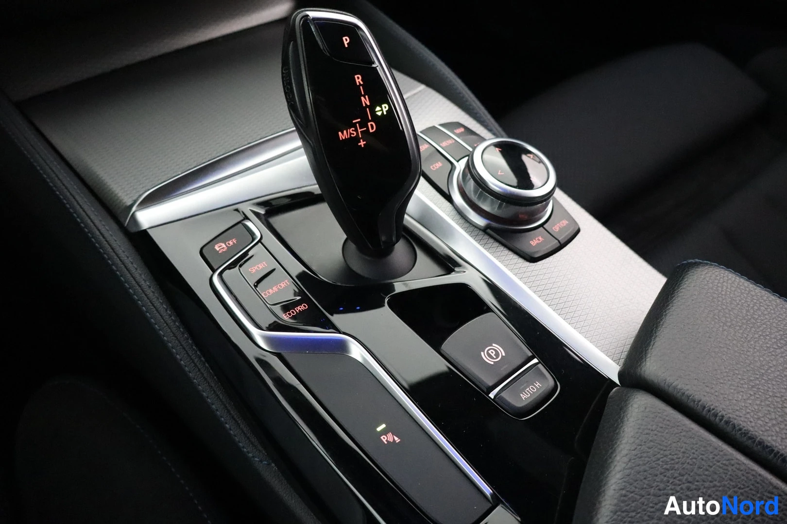Harmaa BMW 520d xDrive 2018, yksityiskohta, kuva 34