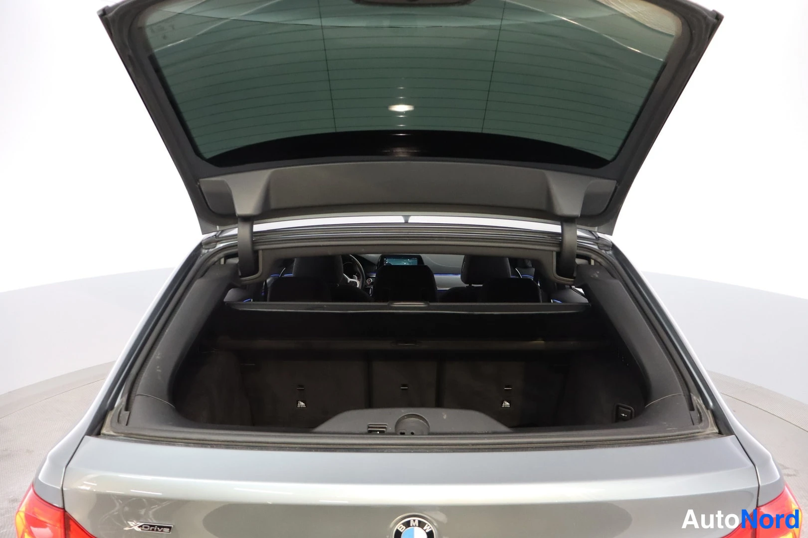 Harmaa BMW 520d xDrive 2018, tavaratila, kuva 19