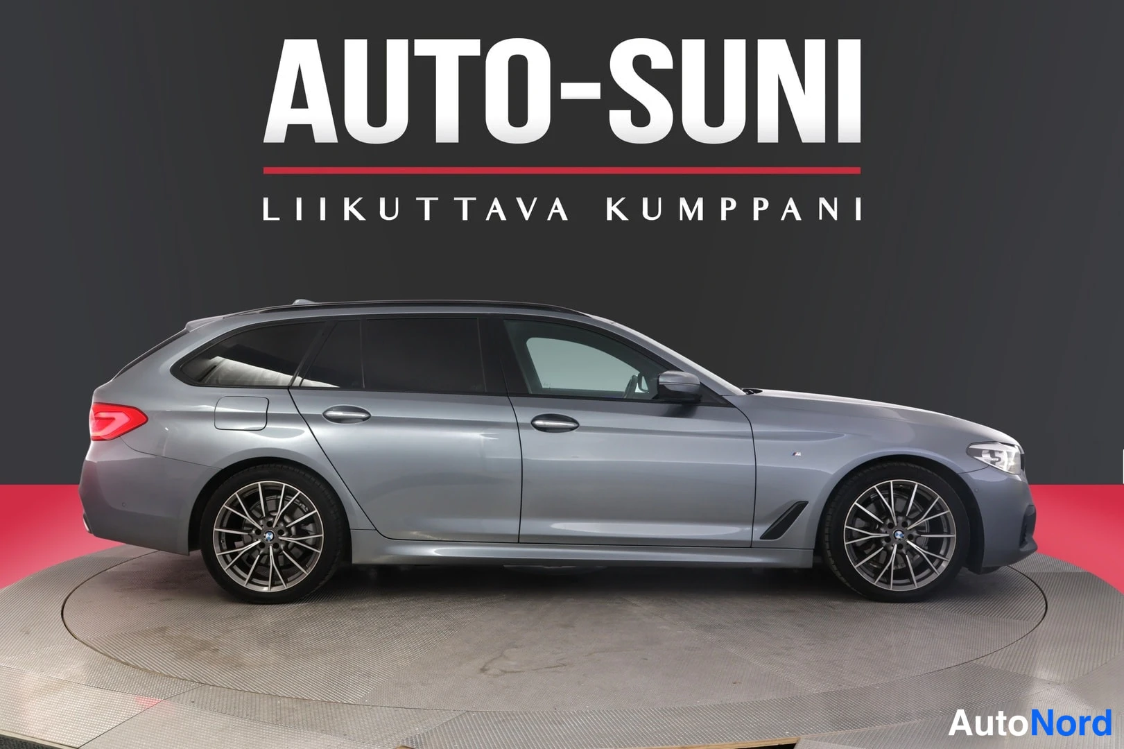 Harmaa BMW 520d xDrive 2018, takaviisto, kuva 4