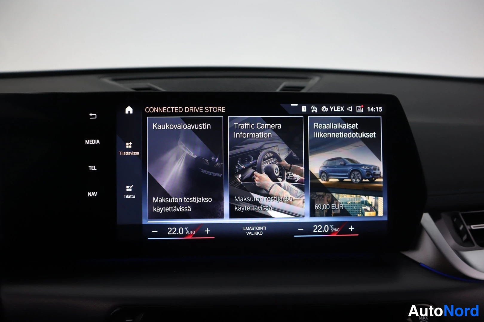 Muu: Uudelleenkäytetyn auton infotainment-näyttö näyttää ConnectedDrive Storen palvelukortit, muun muassa Kaukovaloavustin.